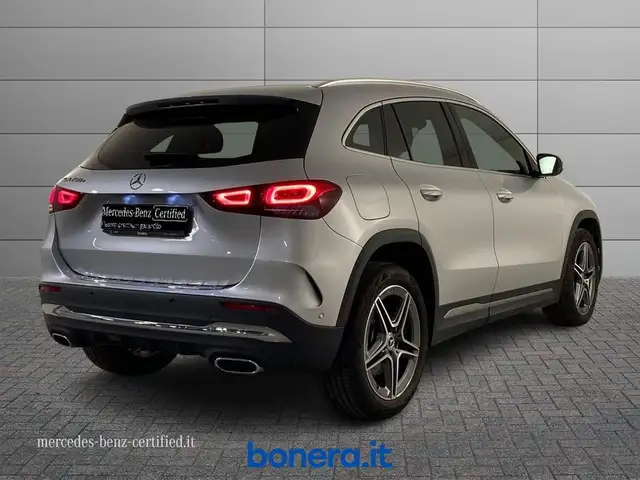 Mercedes-Benz GLA view 3