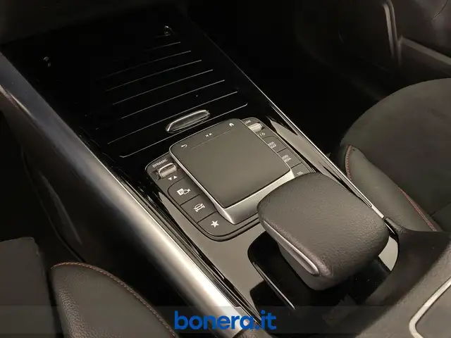Mercedes-Benz GLA view 15