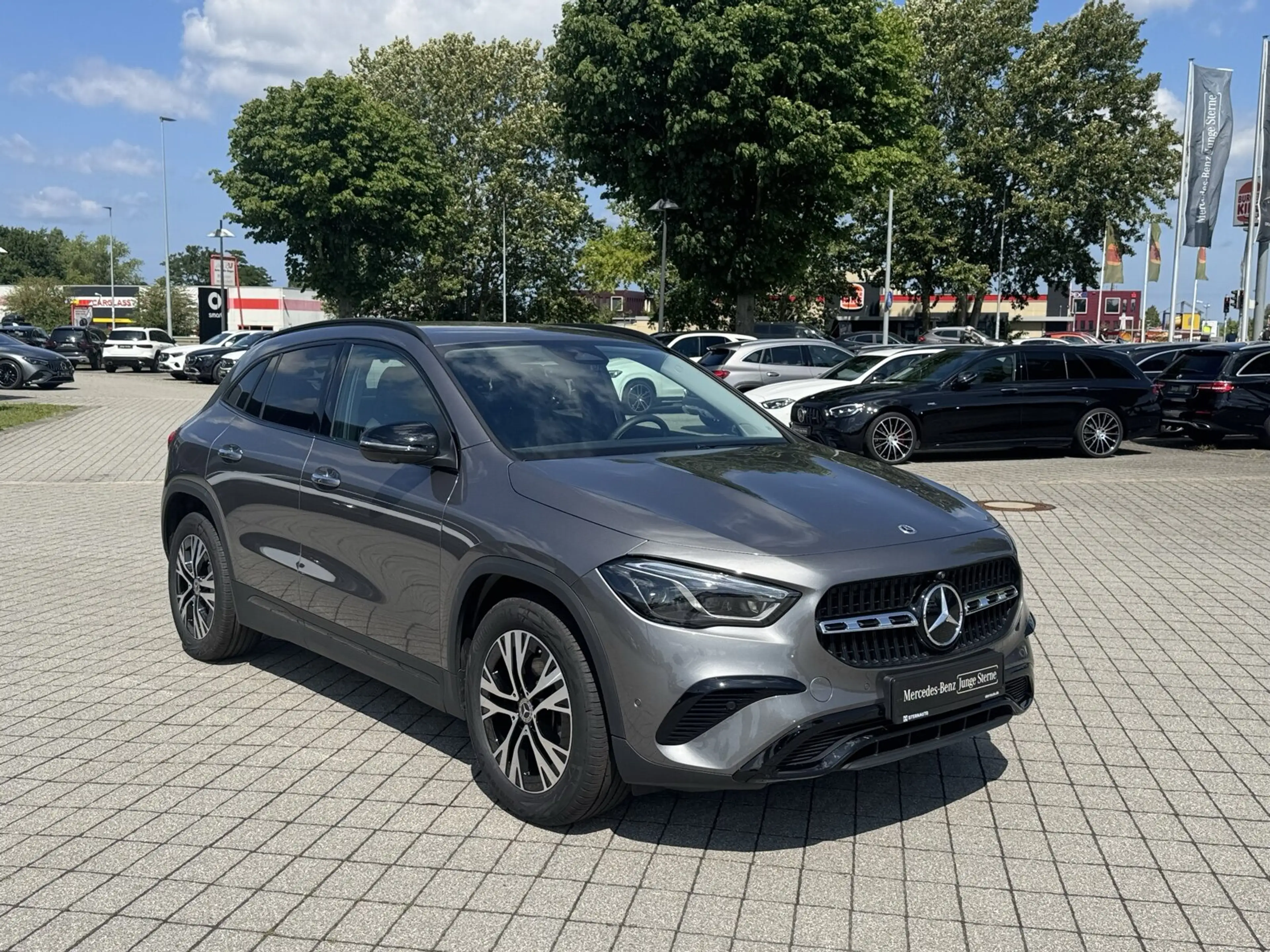 Mercedes-Benz GLA 180 GLA 180 Progressive/Navi/Distronic/Keyless-Go/LED — photo 3