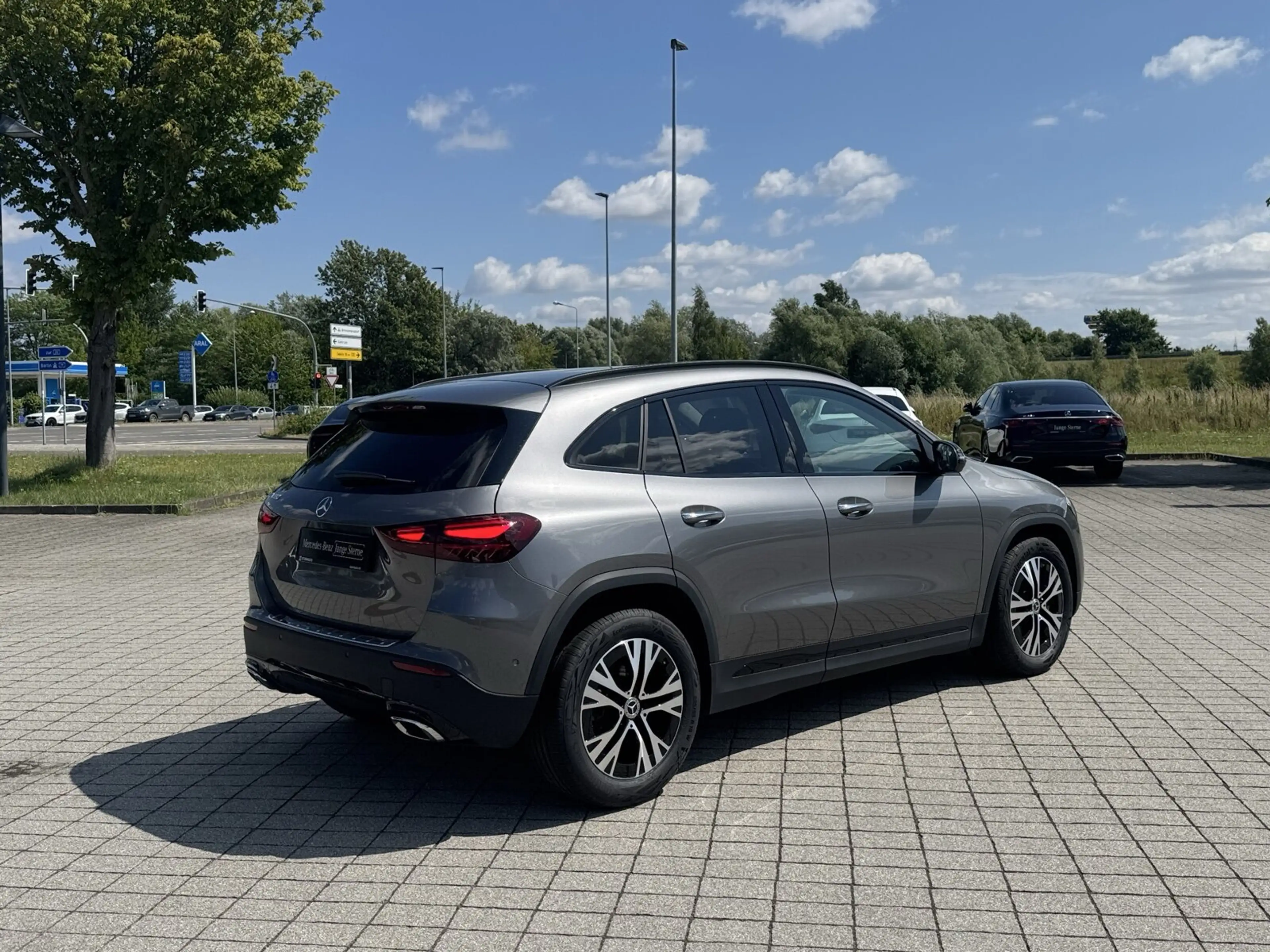 Mercedes-Benz GLA 180 GLA 180 Progressive/Navi/Distronic/Keyless-Go/LED — photo 4