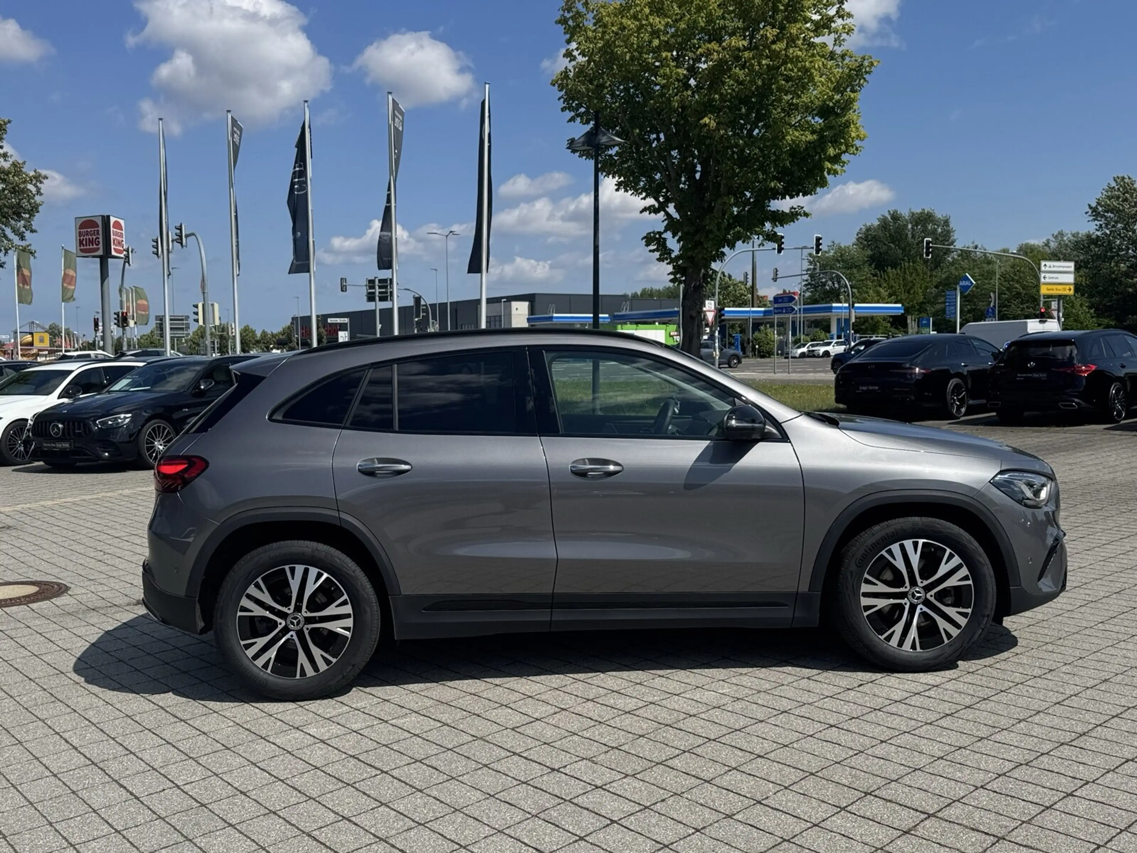 Mercedes-Benz GLA 180 GLA 180 Progressive/Navi/Distronic/Keyless-Go/LED — photo 8