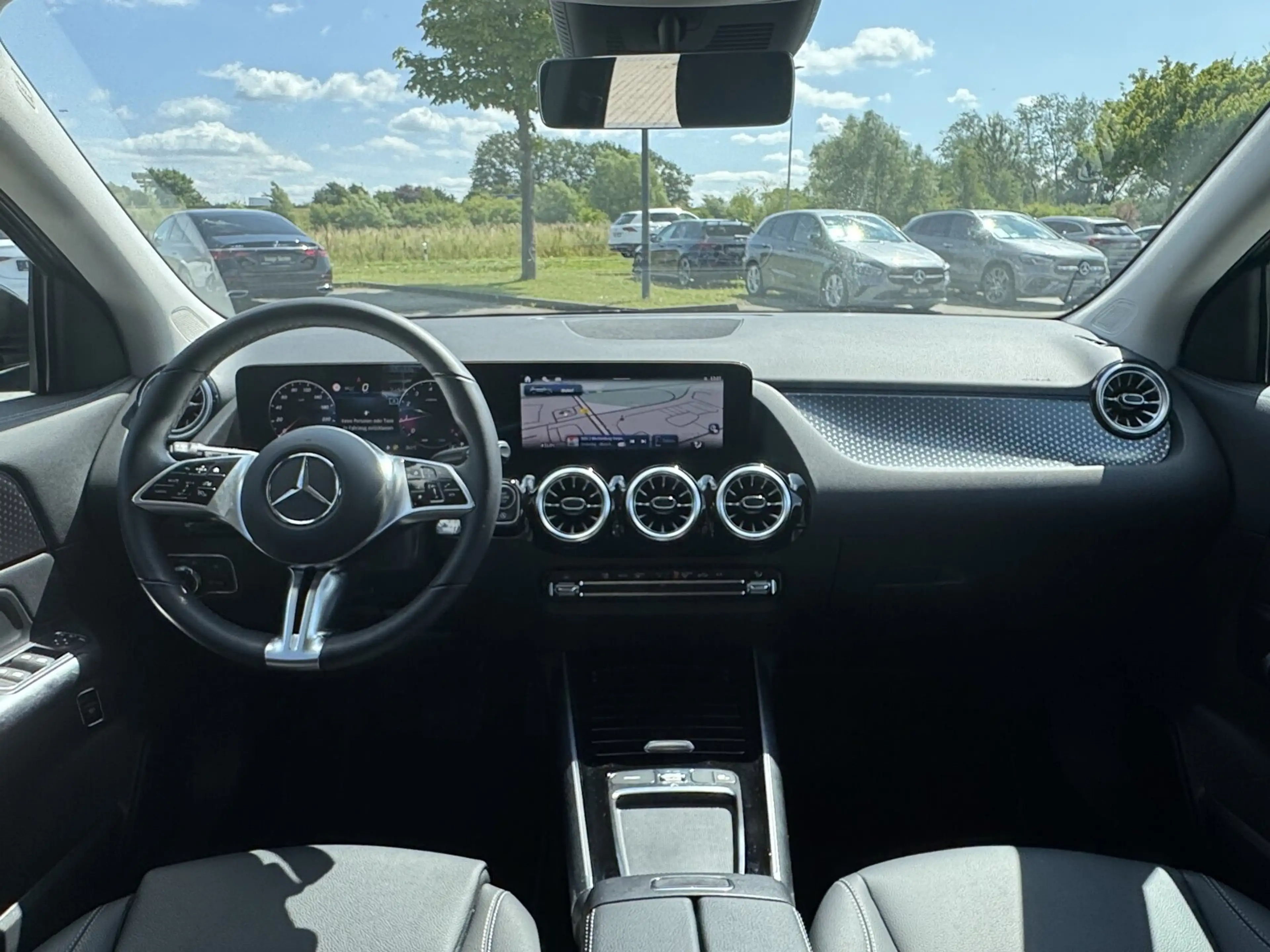 Mercedes-Benz GLA 180 GLA 180 Progressive/Navi/Distronic/Keyless-Go/LED — photo 11
