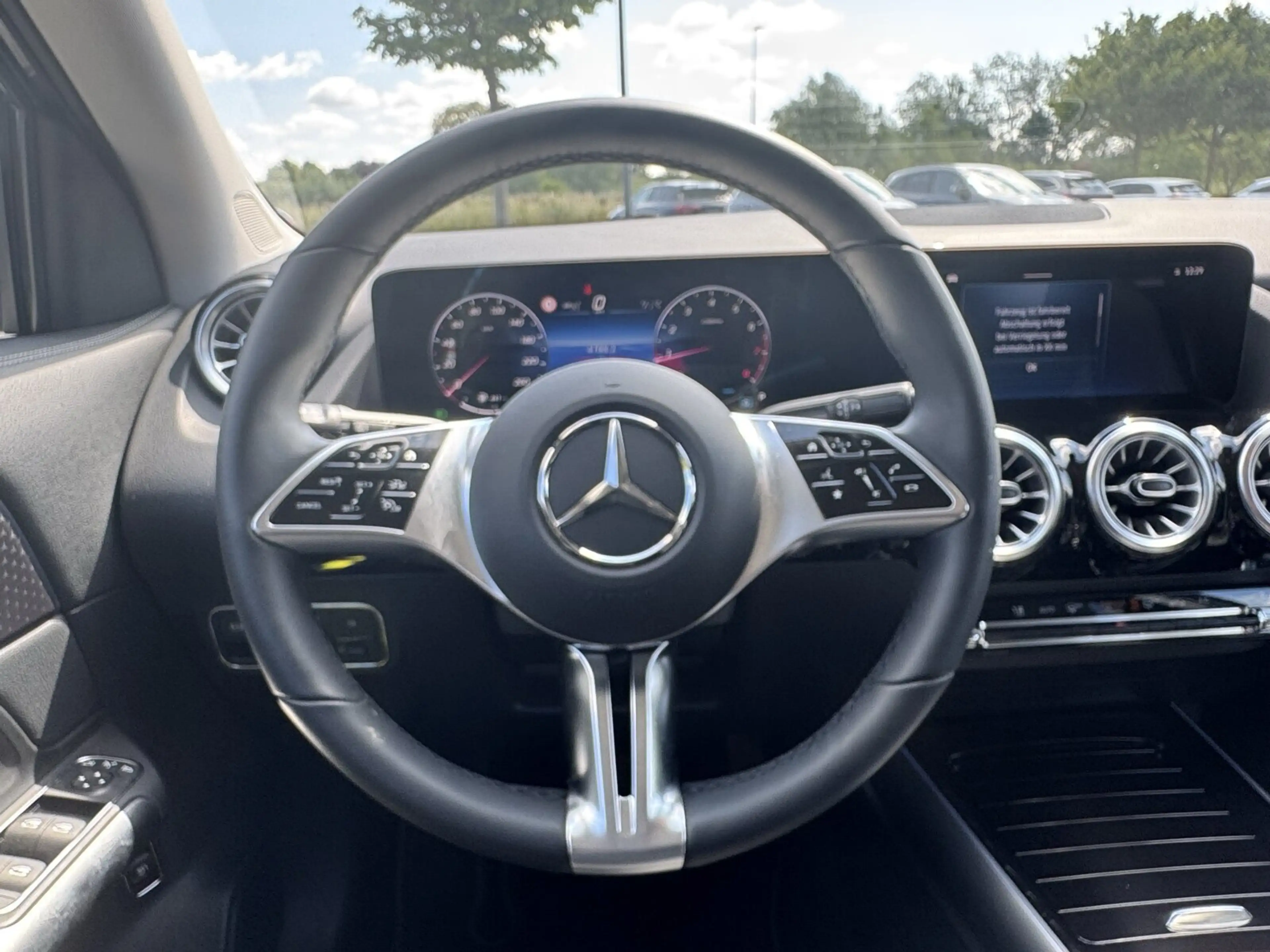 Mercedes-Benz GLA 180 GLA 180 Progressive/Navi/Distronic/Keyless-Go/LED — photo 13