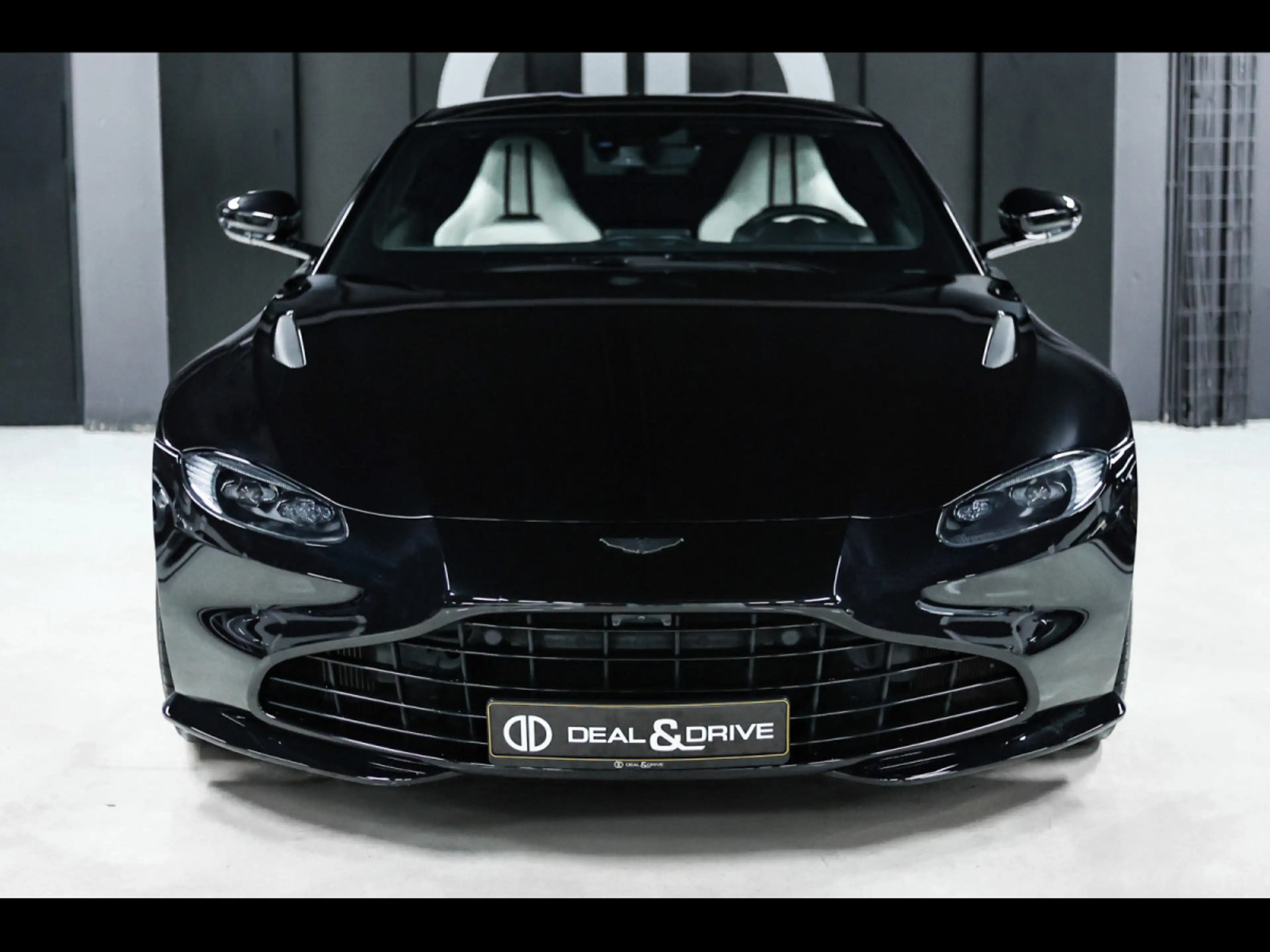 Aston Martin V8 Vantage COUPE°ONYX BLACK°DUOTONE°360°KEYLESS°FULL — photo 5