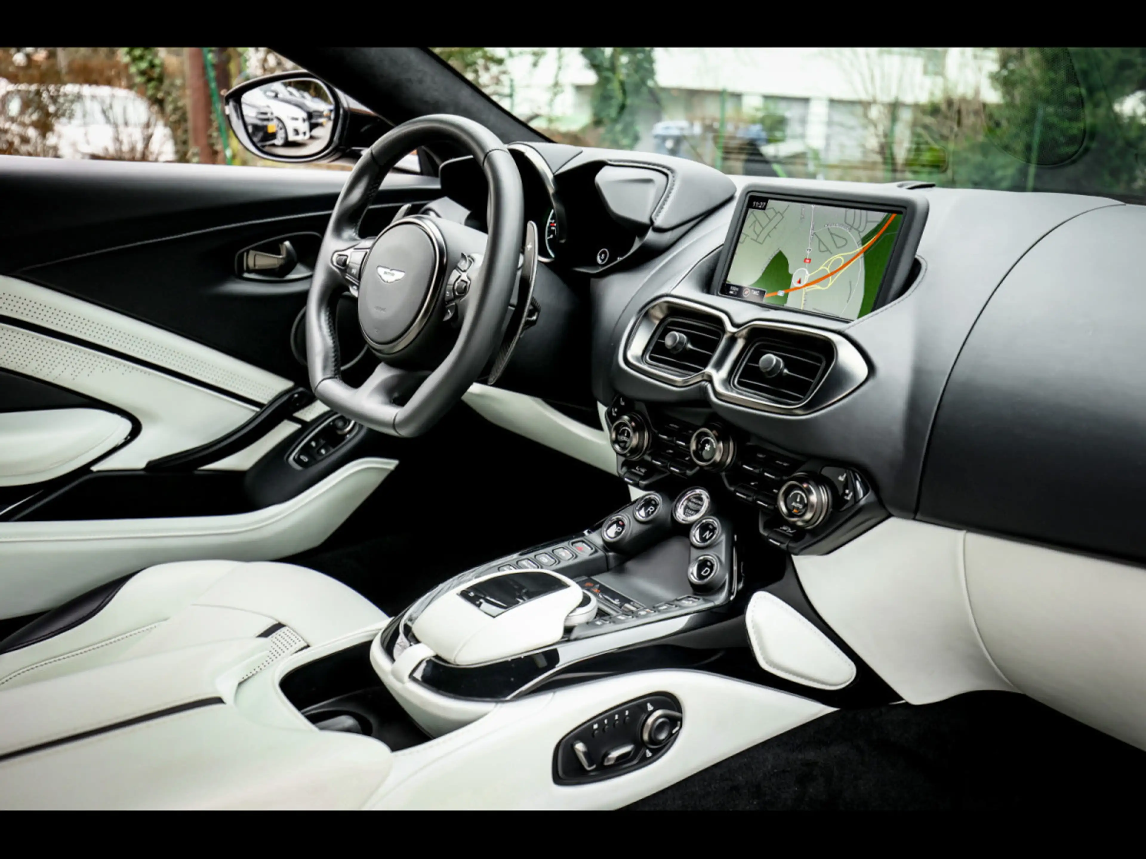 Aston Martin V8 Vantage COUPE°ONYX BLACK°DUOTONE°360°KEYLESS°FULL — photo 12