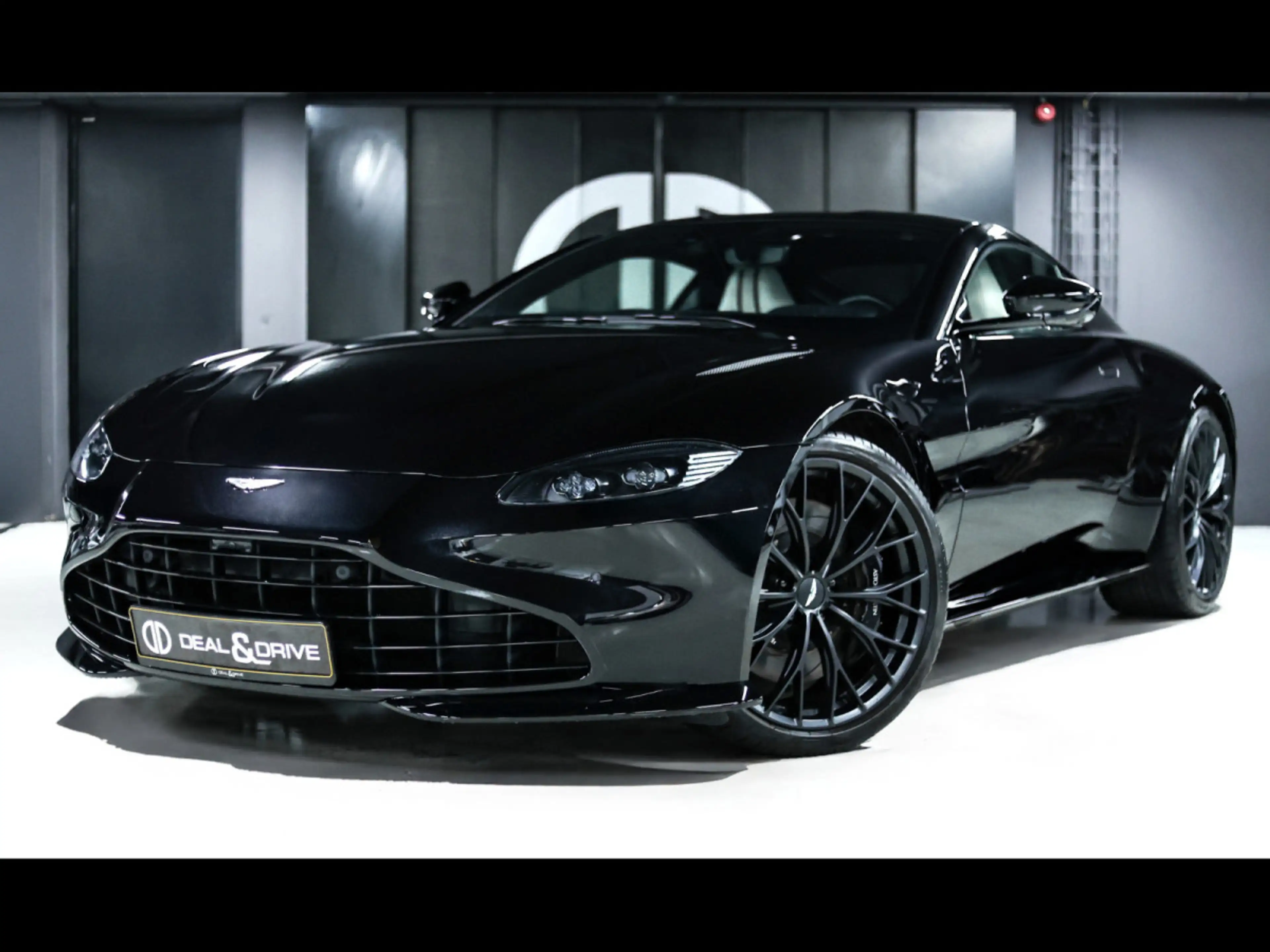 Aston Martin V8 Vantage COUPE°ONYX BLACK°DUOTONE°360°KEYLESS°FULL