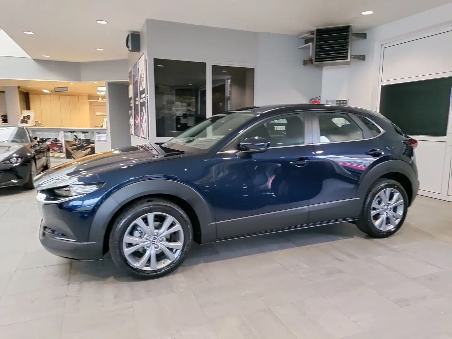 Mazda CX-30 2.5 e-SKYACTIV-G Centre-Line AUT Bleu - 2