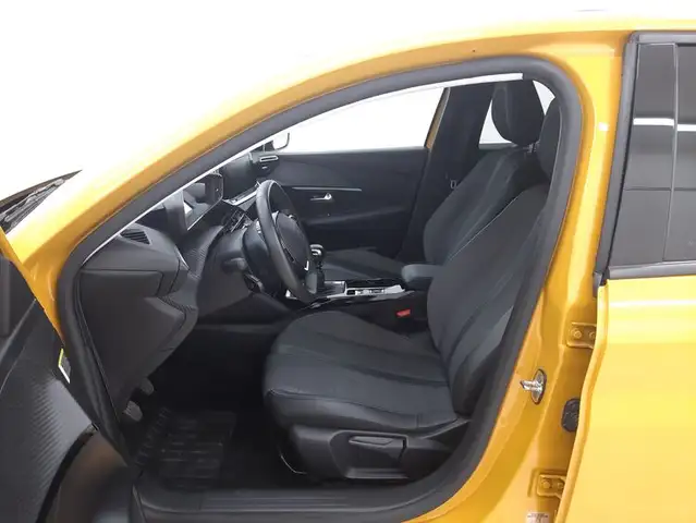 Peugeot 208 view 10