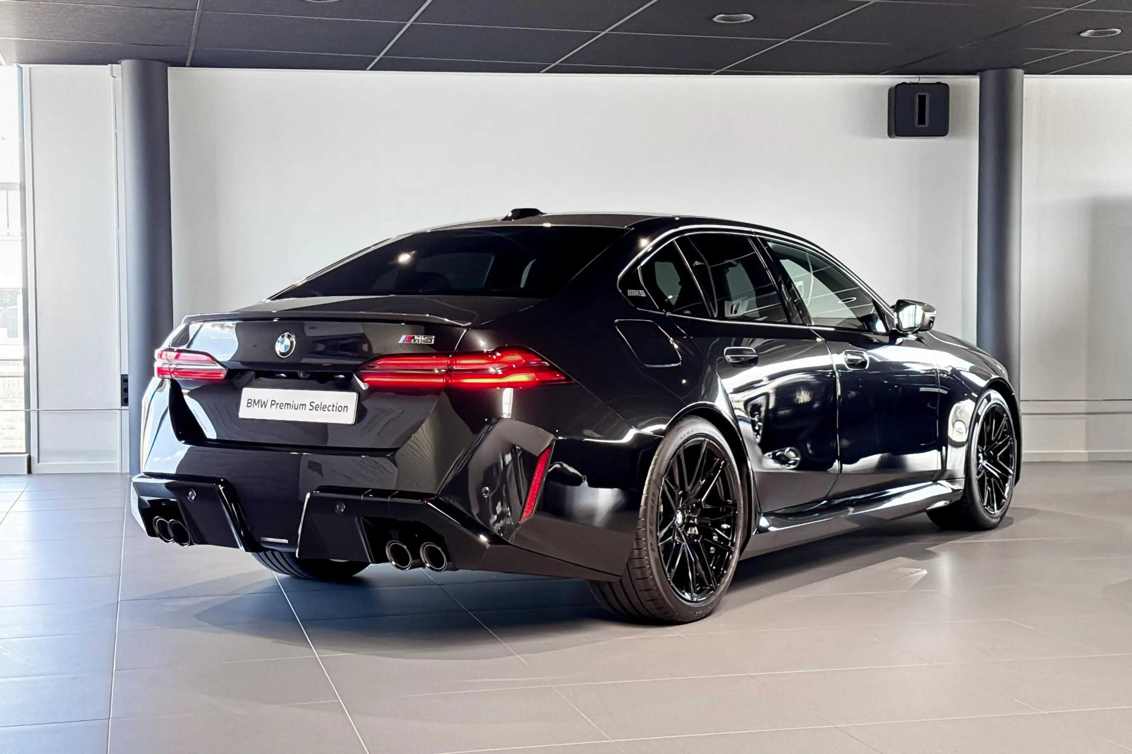 BMW M5 Sedan | Bowers & Wilkins | Carbon Pack | Iconic Gl — photo 6