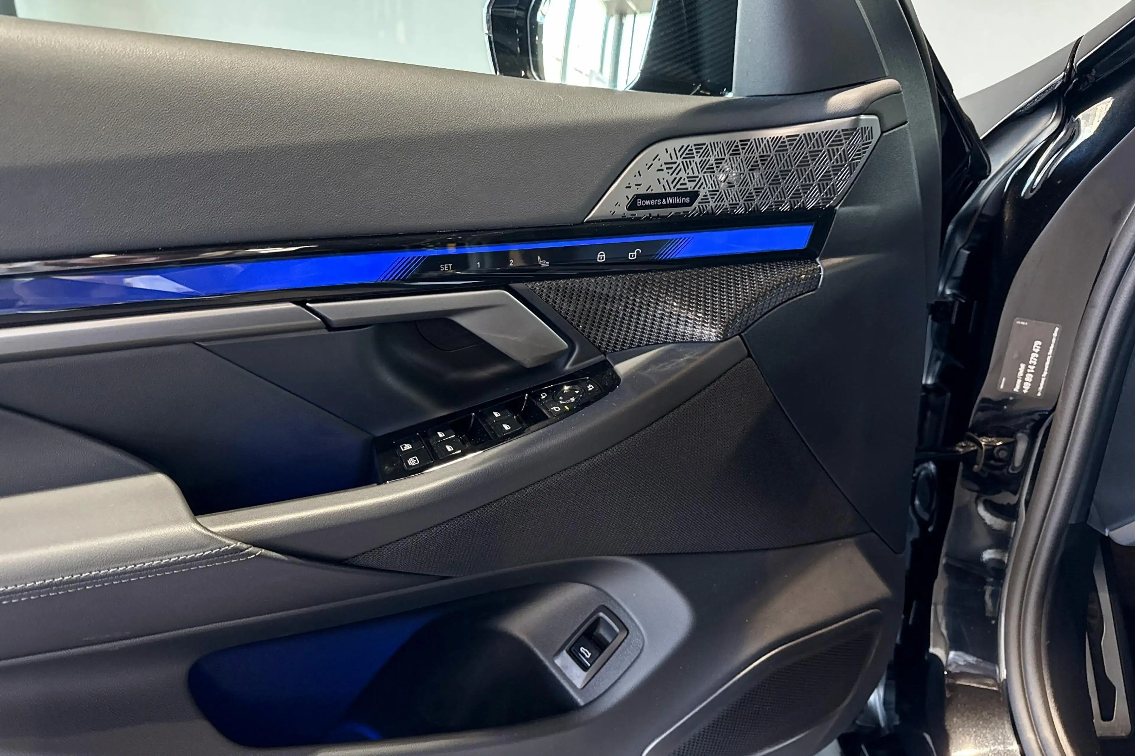 BMW M5 Sedan | Bowers & Wilkins | Carbon Pack | Iconic Gl — photo 9