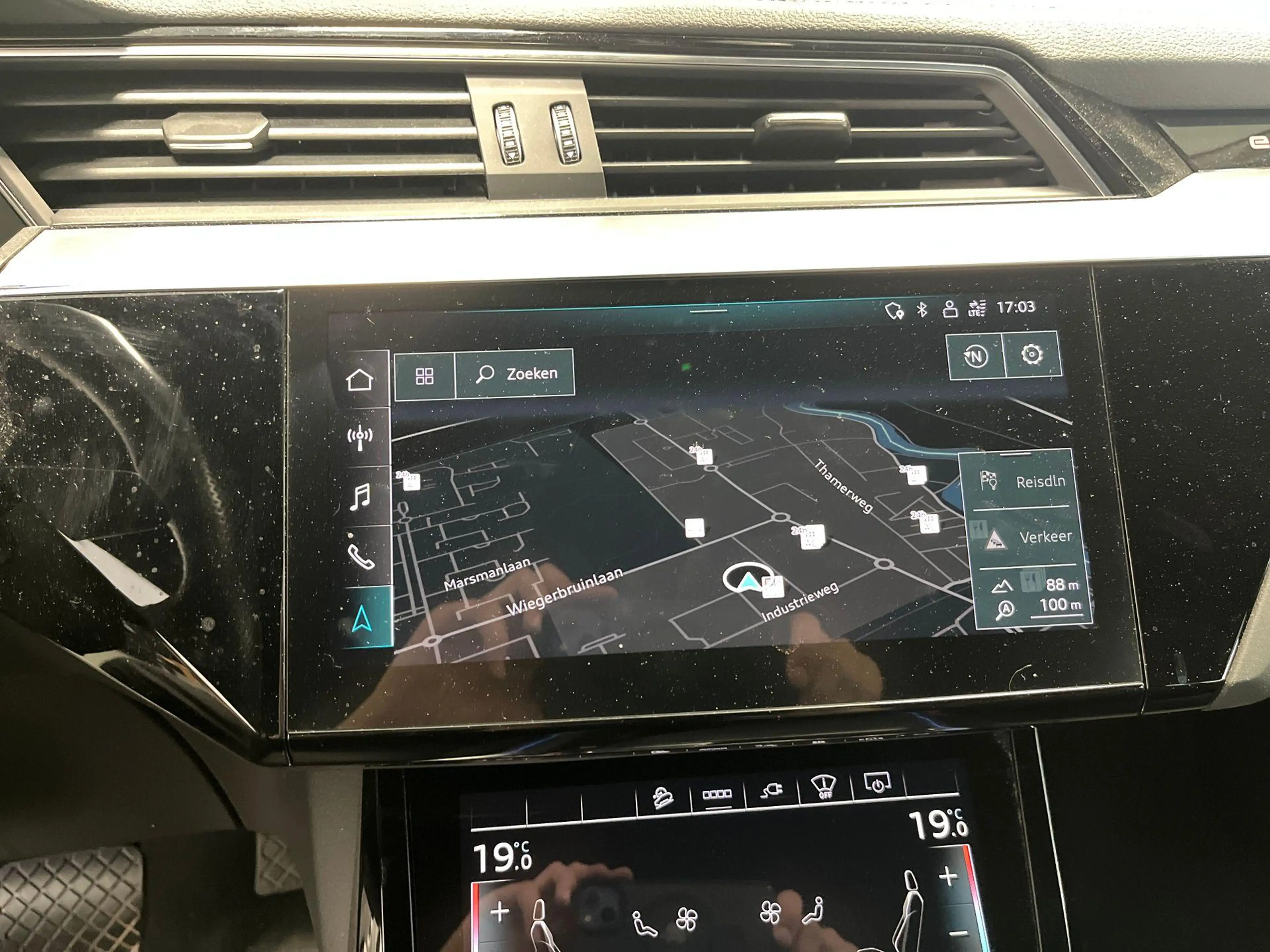 Audi e-tron Sportback 55 Quattro S edition 95 kWh 408pk · Pano — photo 13