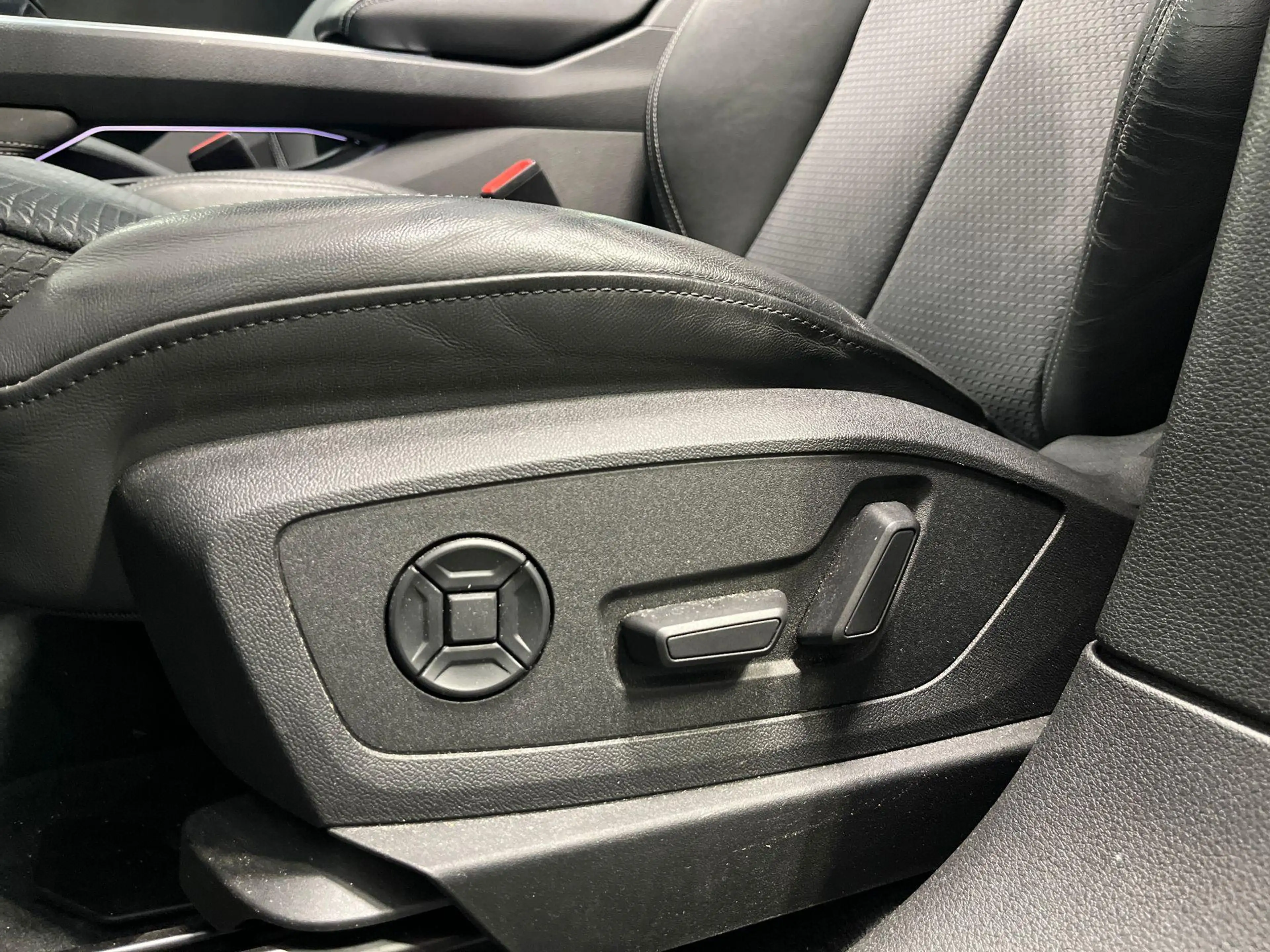 Audi e-tron Sportback 55 Quattro S edition 95 kWh 408pk · Pano — photo 10