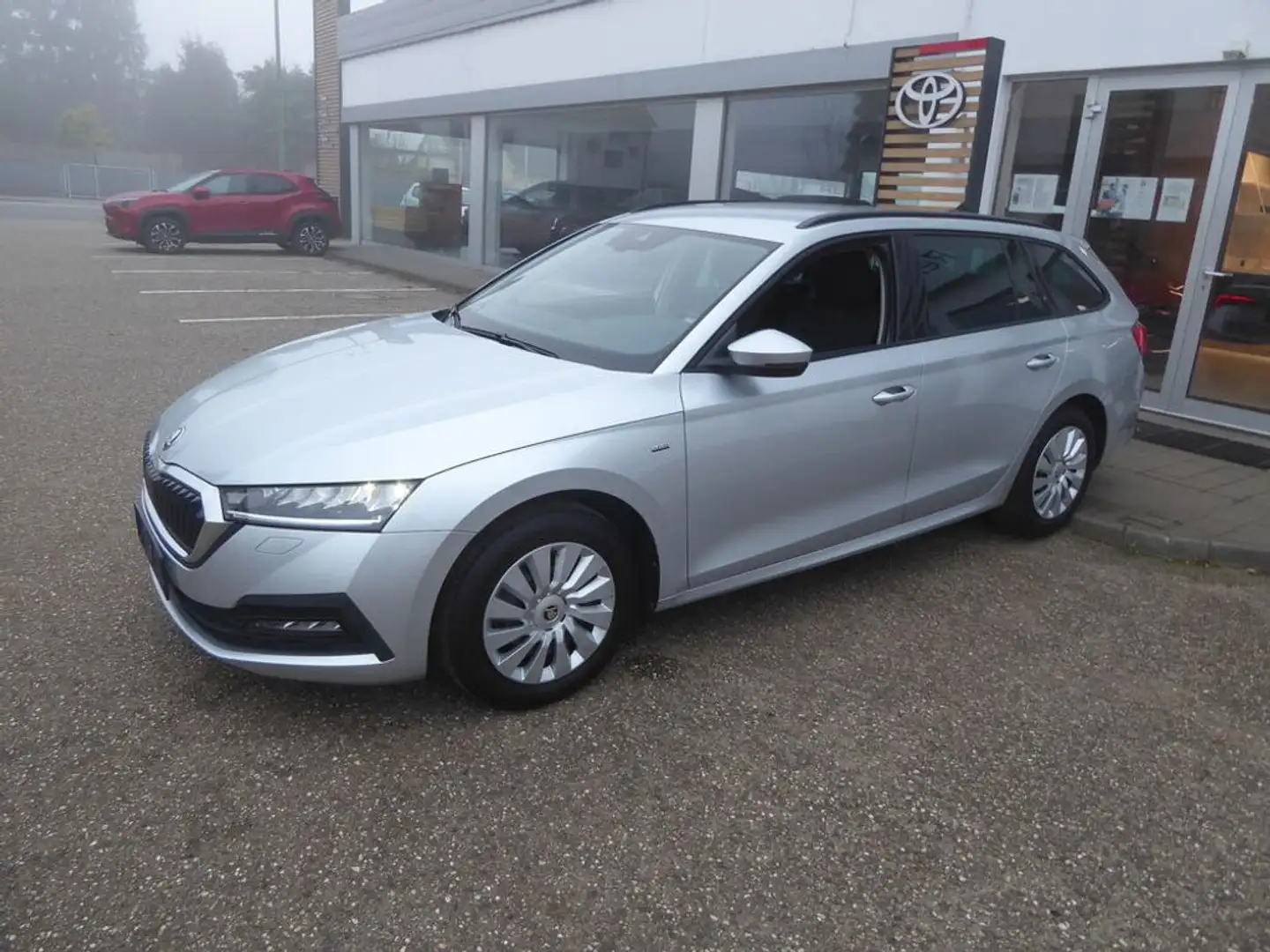 Skoda Octavia Combi 2,0 TDI *LED*KAMERA*SHZ* Silber - 2