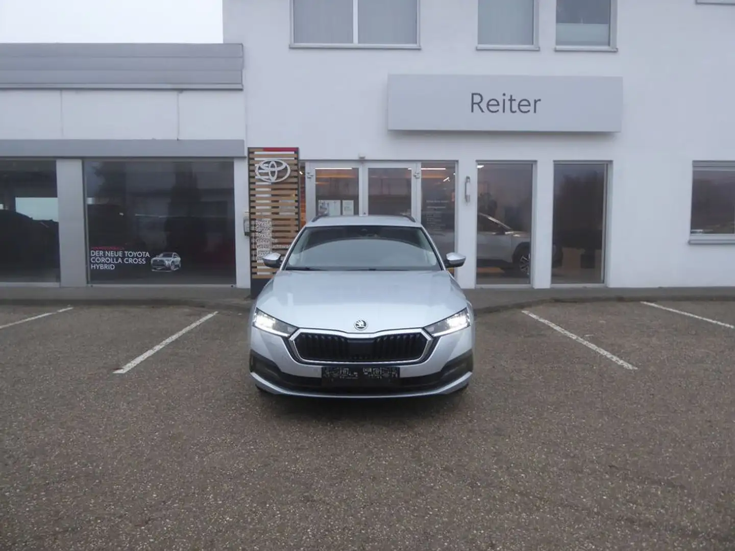 Skoda Octavia Combi 2,0 TDI *LED*KAMERA*SHZ* Silber - 1