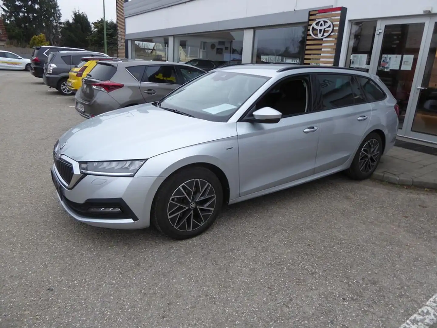 Skoda Octavia Combi 2,0 TDI *LED*KAMERA*SHZ* Silber - 2