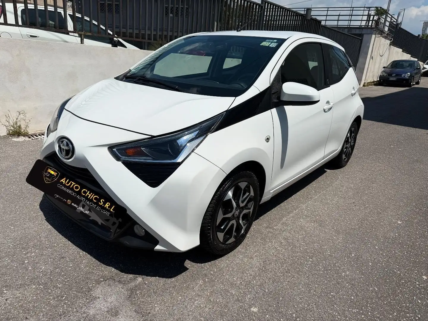 Toyota Aygo 5p 1.0 x-play 72cv - PERFETTA - 1
