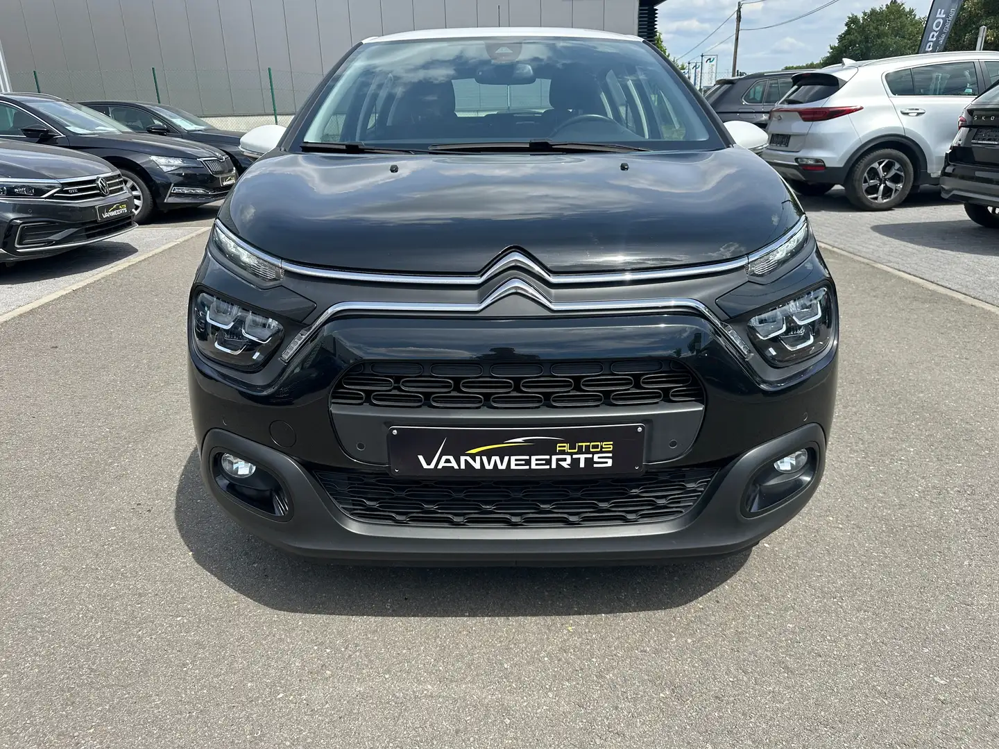 Citroen C3 ,CARPLAY / CAMERA / CRUISE / KEYLESS / VERW.Z Zwart - 2