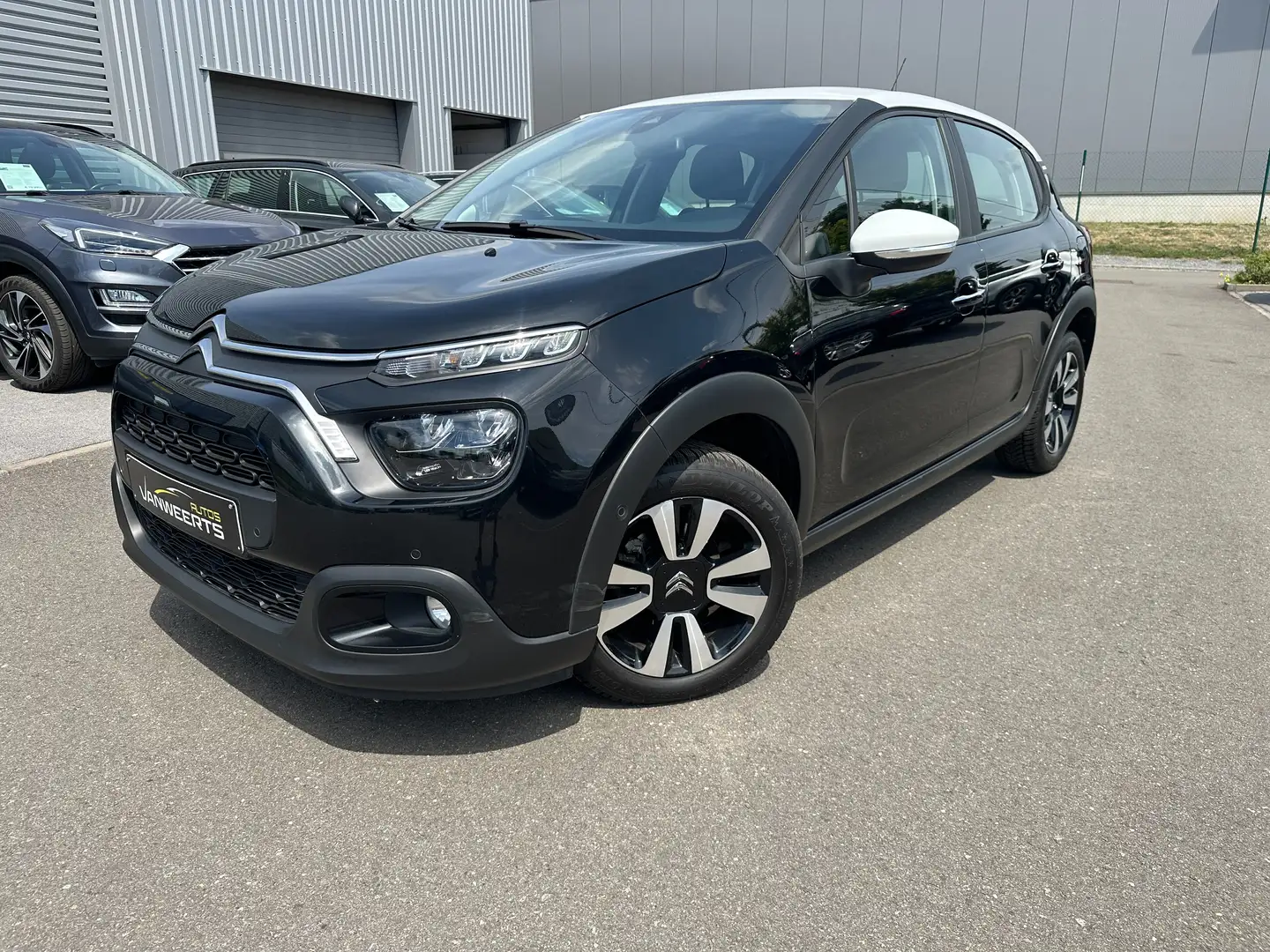 Citroen C3 ,CARPLAY / CAMERA / CRUISE / KEYLESS / VERW.Z Zwart - 1