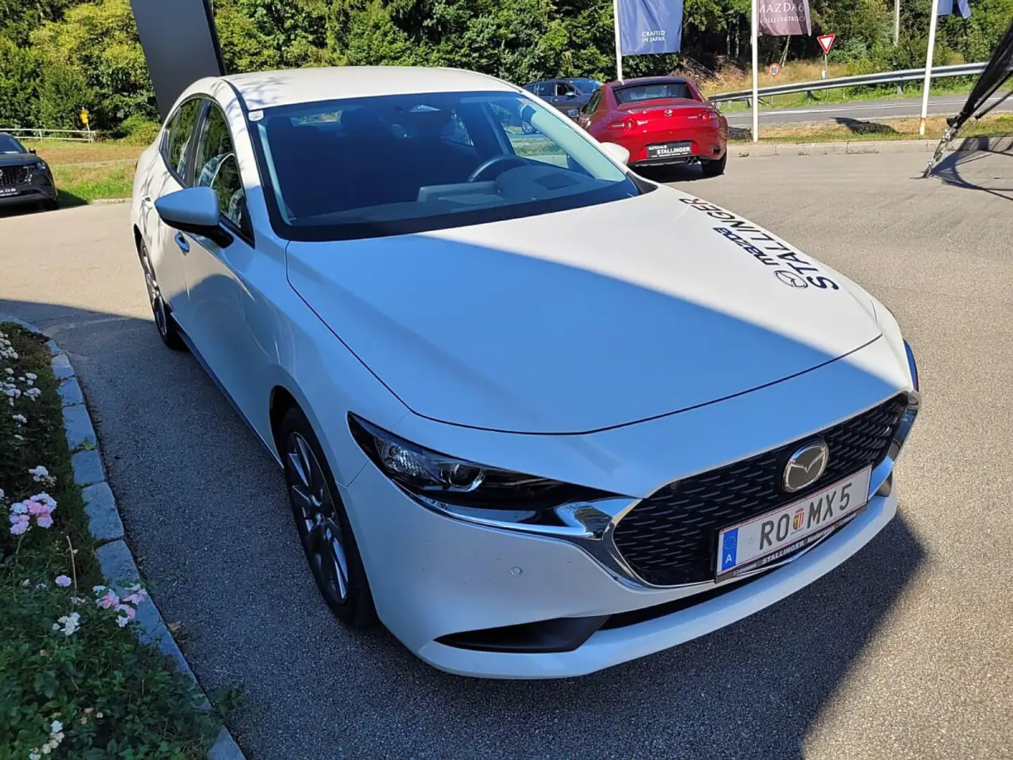Mazda 3 Mazda3 Sedan e-Skyactiv G140 Centre-Line Aut. Weiß - 2