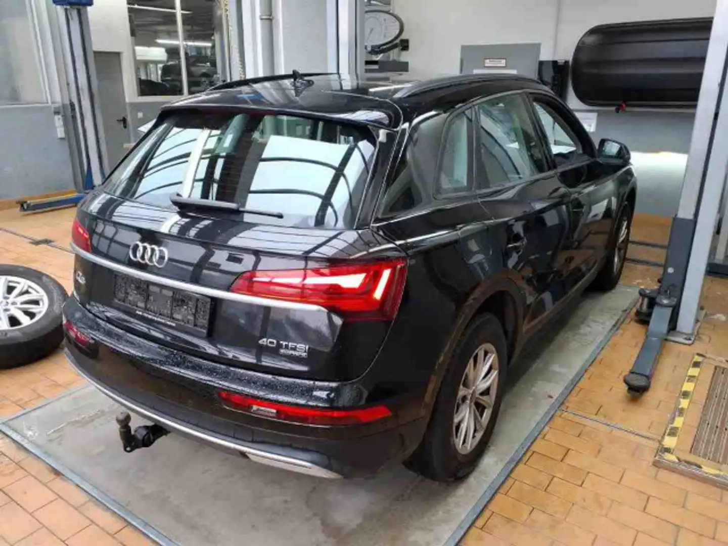 Audi Q5 quattro 40TFSI Stronic 360° PANO Stdhzg AHK Schwarz - 2