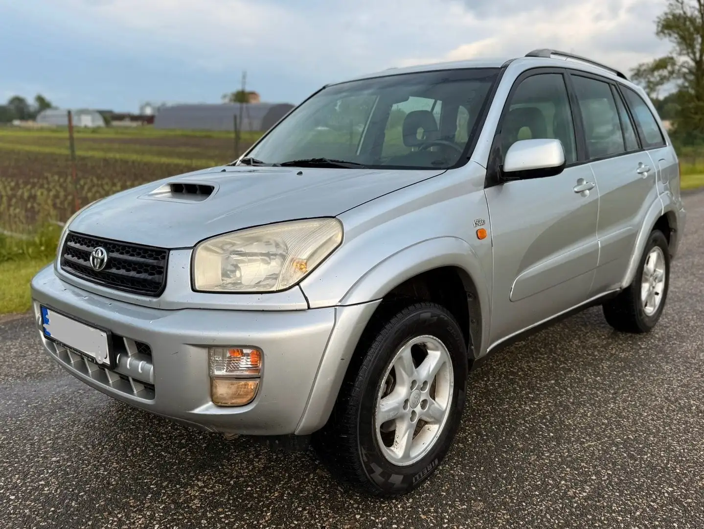 Toyota RAV 4 D-4D 4x4 Argent - 1