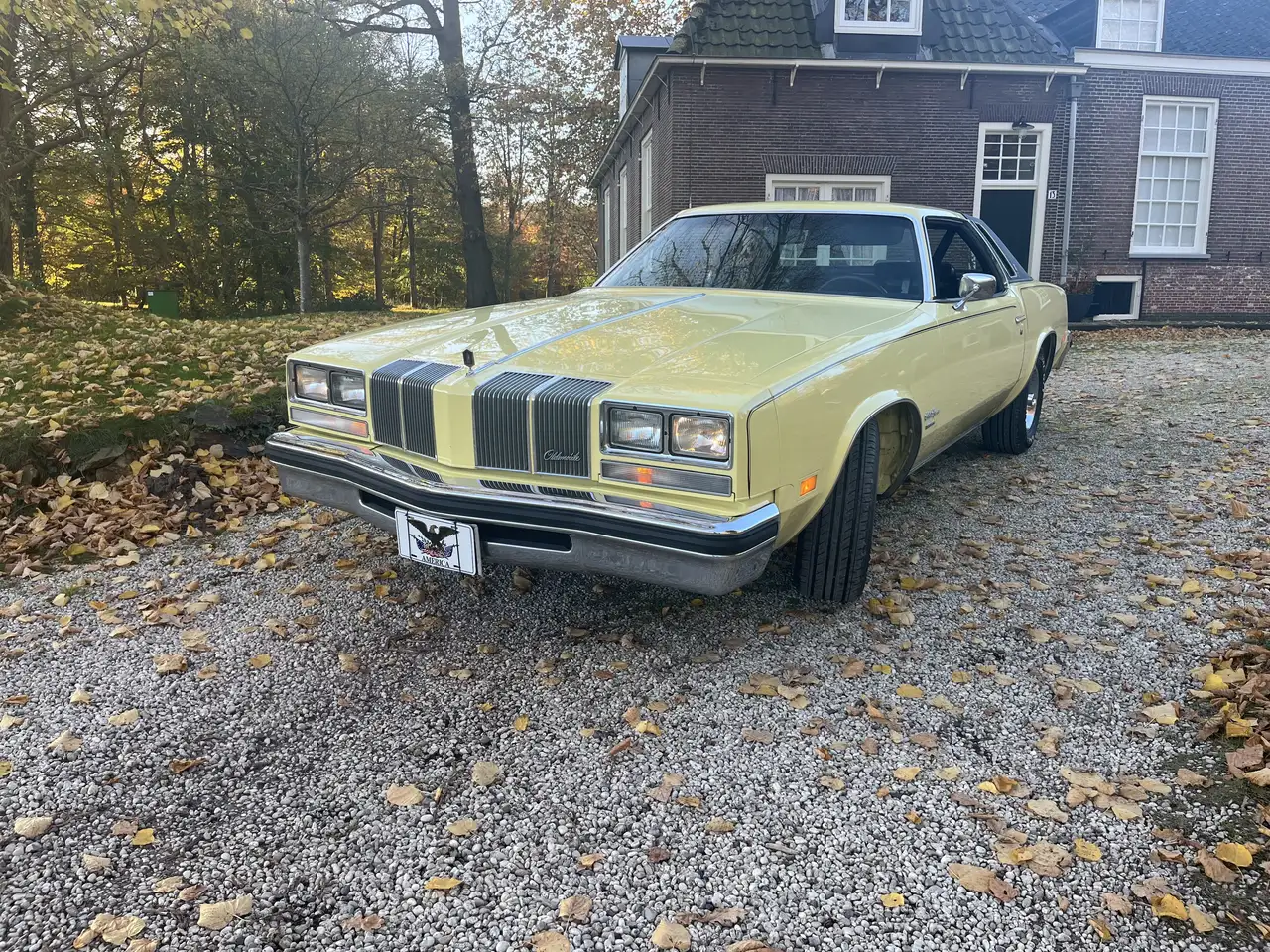 Oldsmobile Cutlass Supreme Brougham 5.7 V8, foto 2