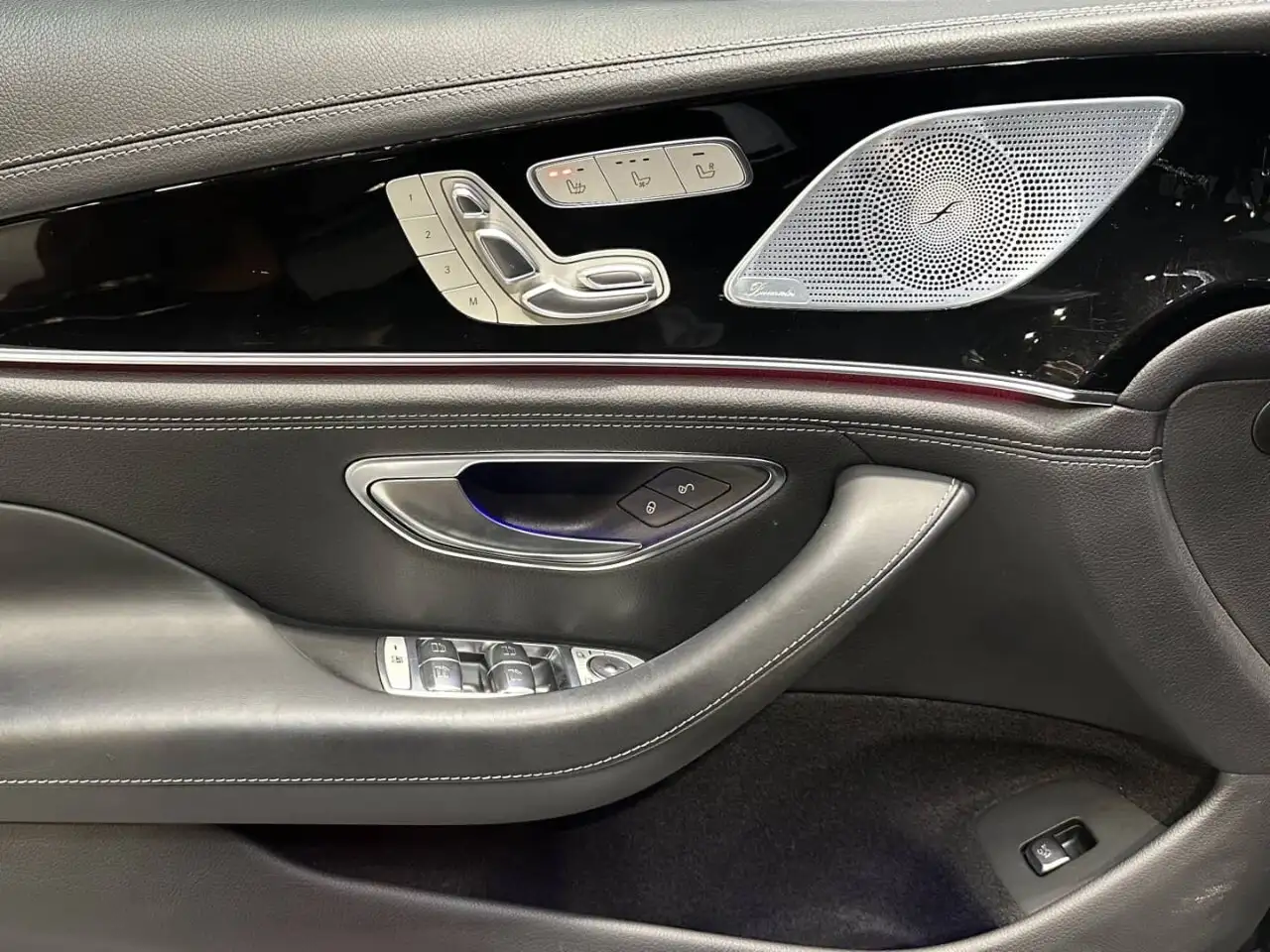 Mercedes-Benz AMG GT снимка Mercedes-Benz AMG GT