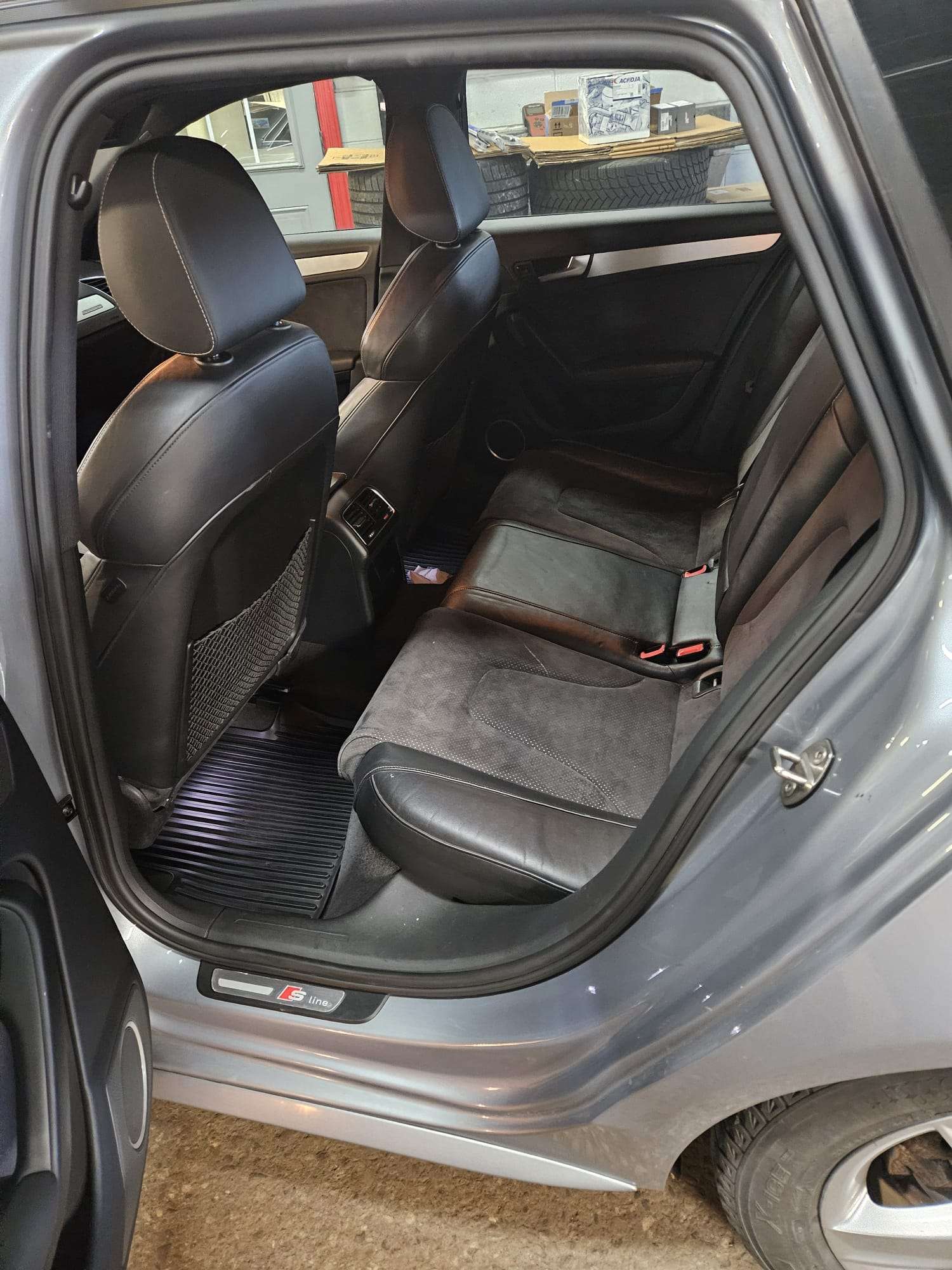 2010 Audi A4 alt 2
