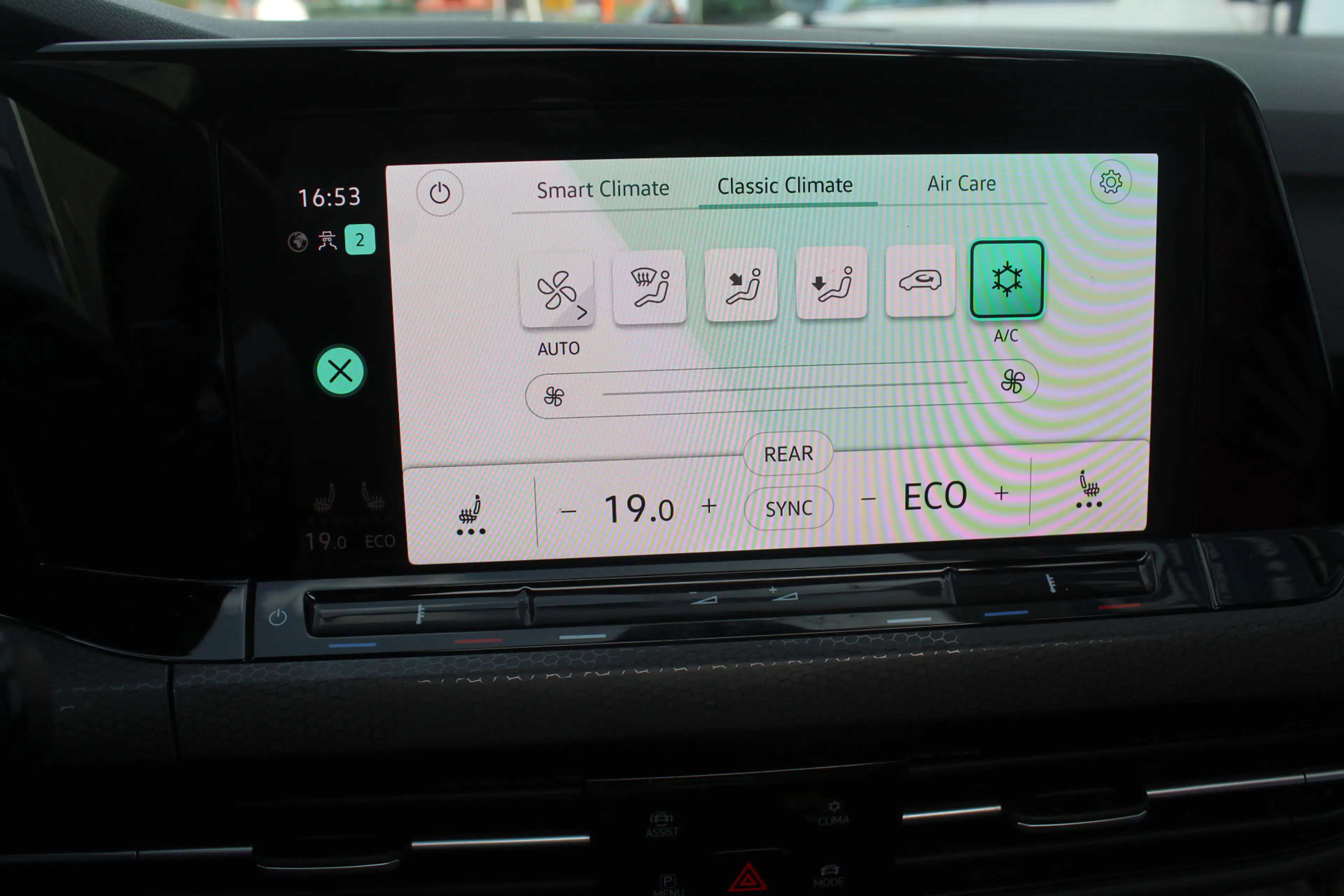 Volkswagen Golf GTE 1.4 eHybrid — photo 37