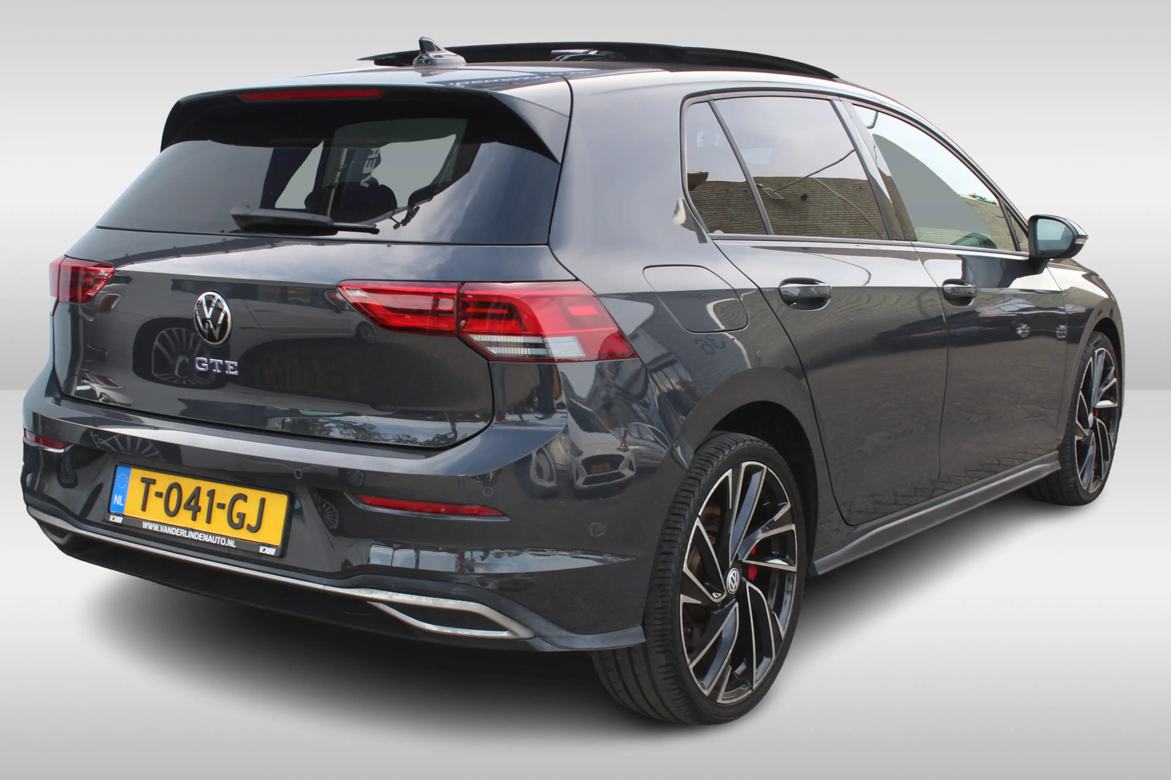 Volkswagen Golf GTE 1.4 eHybrid — photo 40