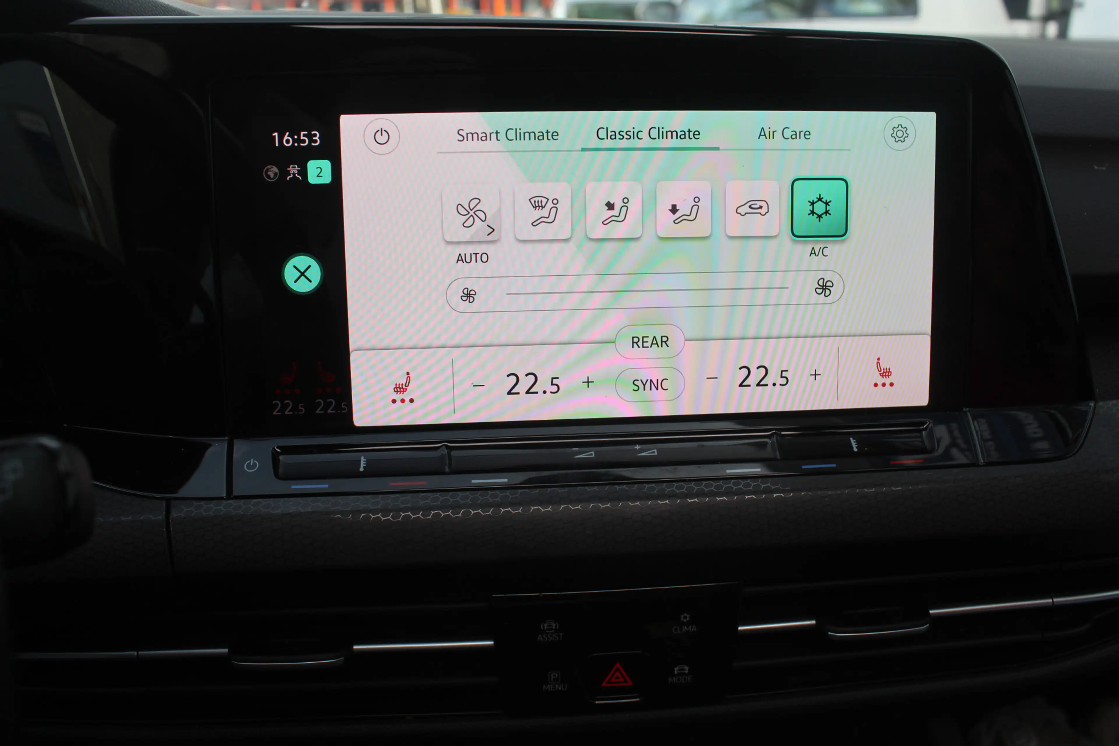 Volkswagen Golf GTE 1.4 eHybrid — photo 38