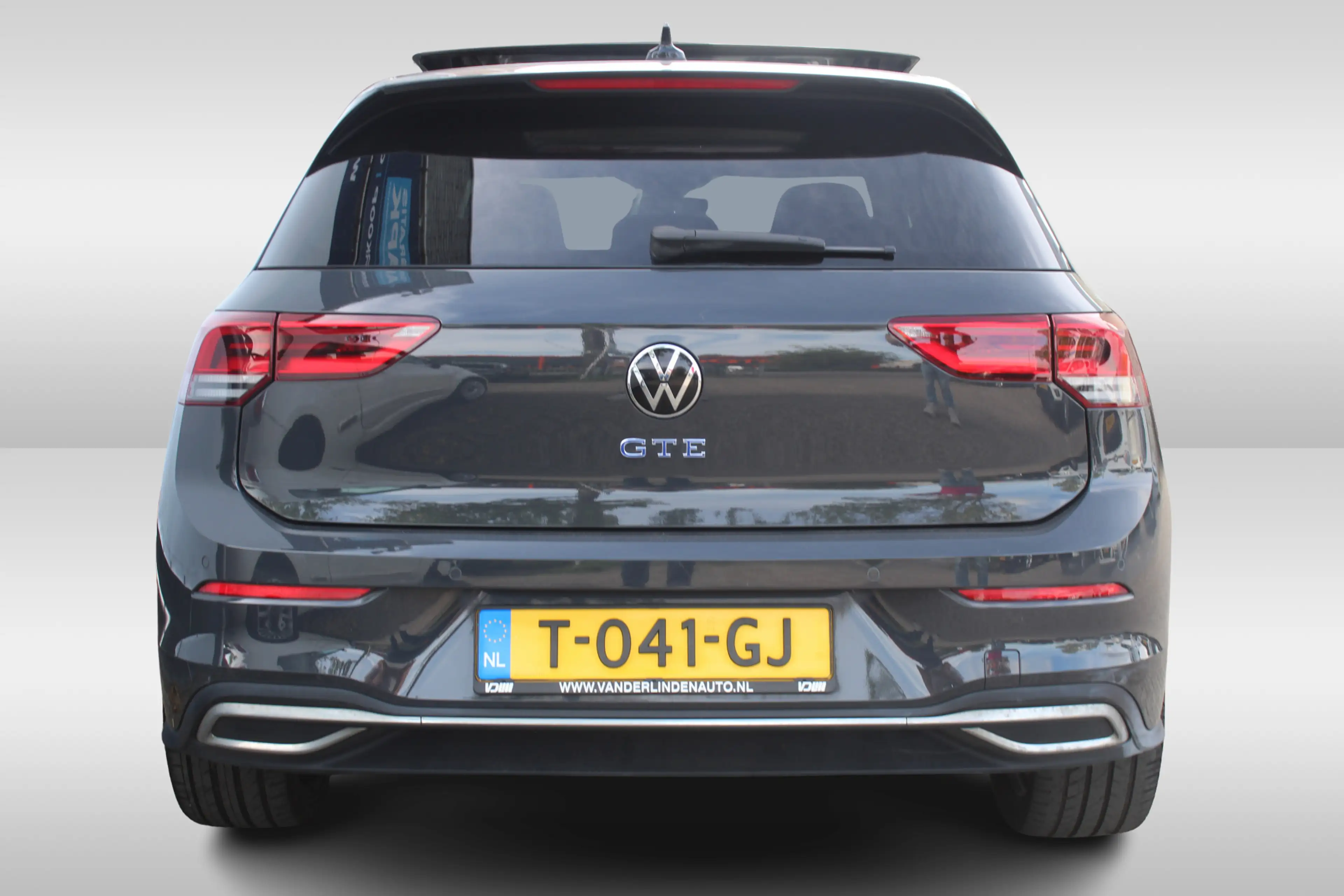 Volkswagen Golf GTE 1.4 eHybrid — photo 39