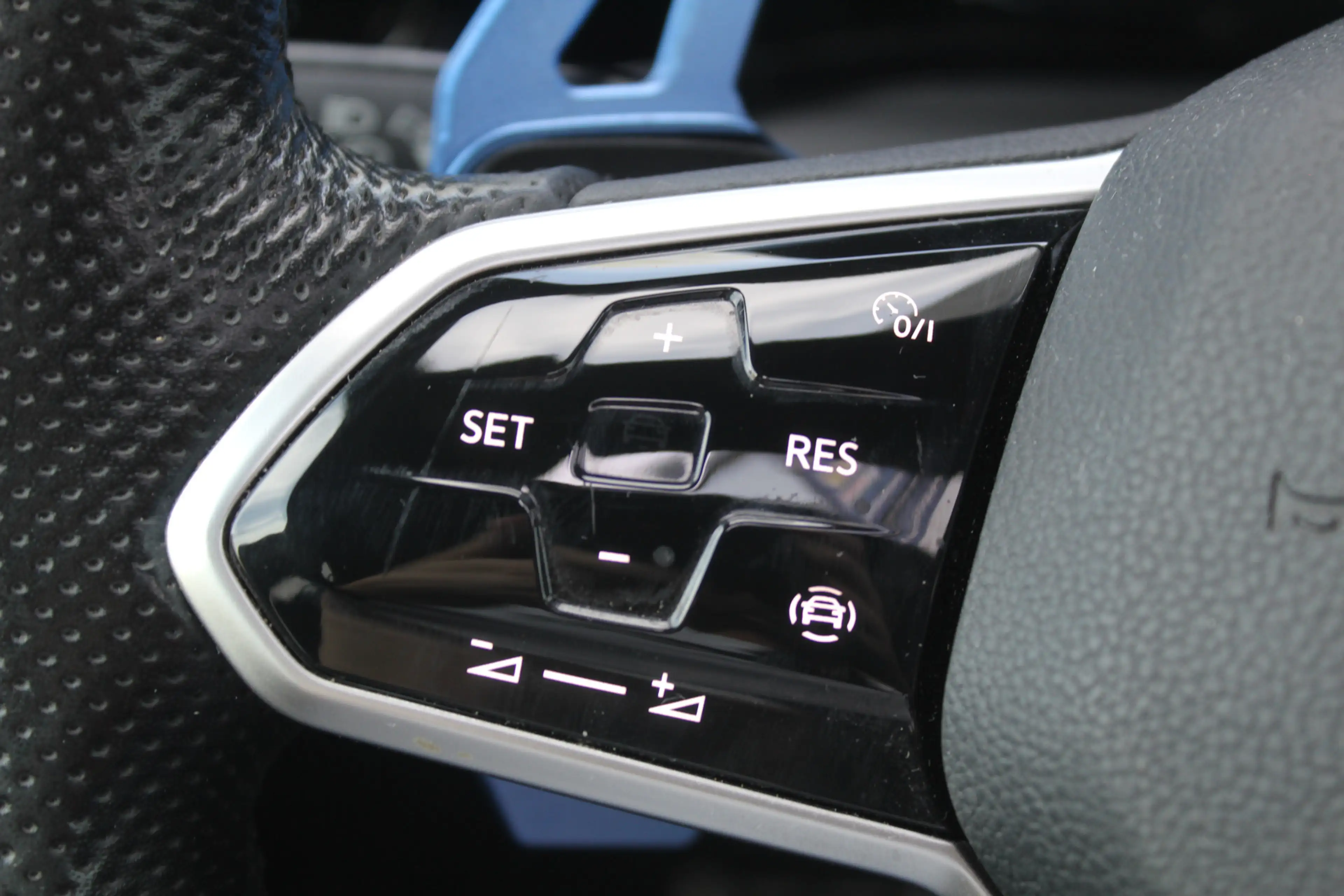 Volkswagen Golf GTE 1.4 eHybrid — photo 16