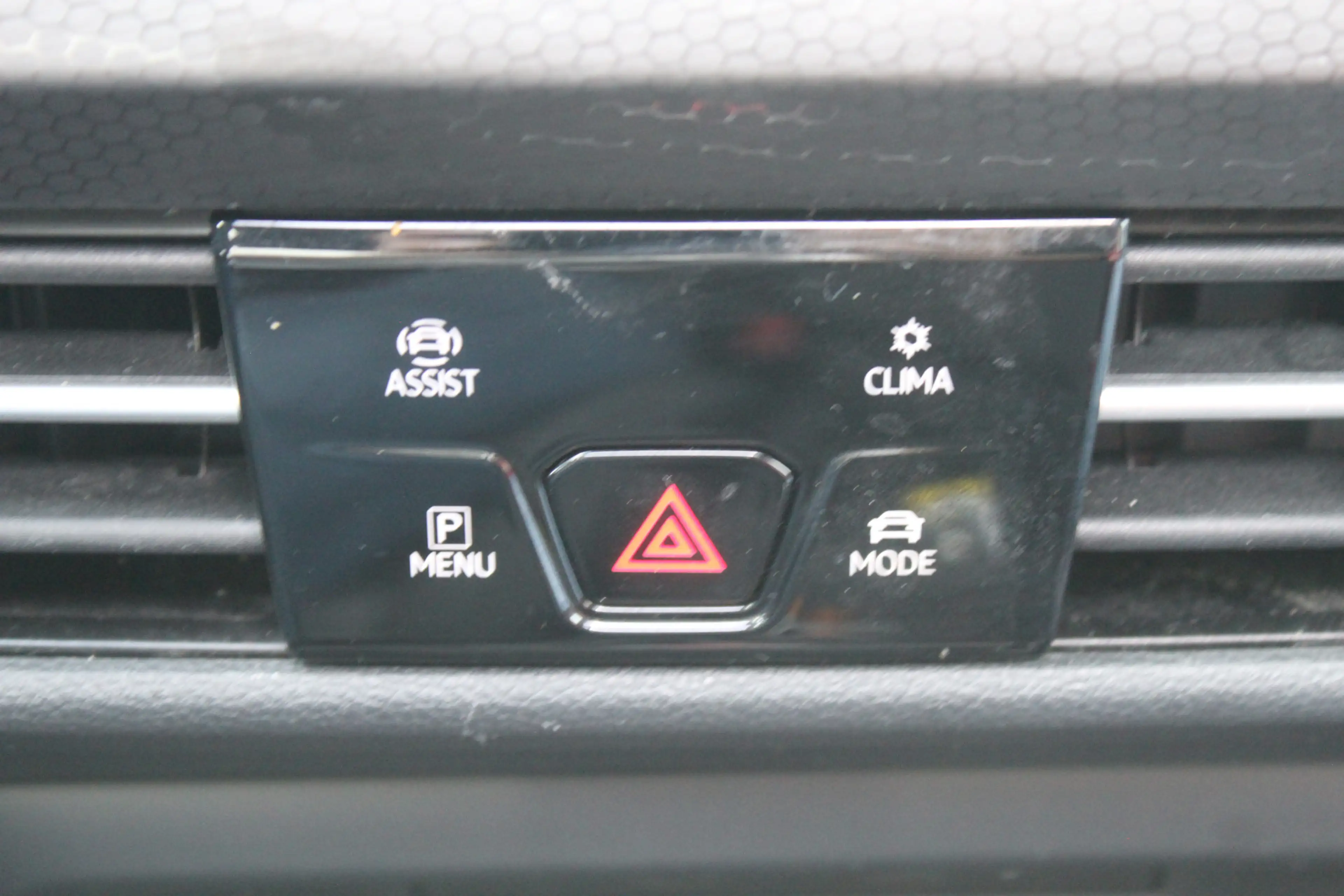 Volkswagen Golf GTE 1.4 eHybrid — photo 21
