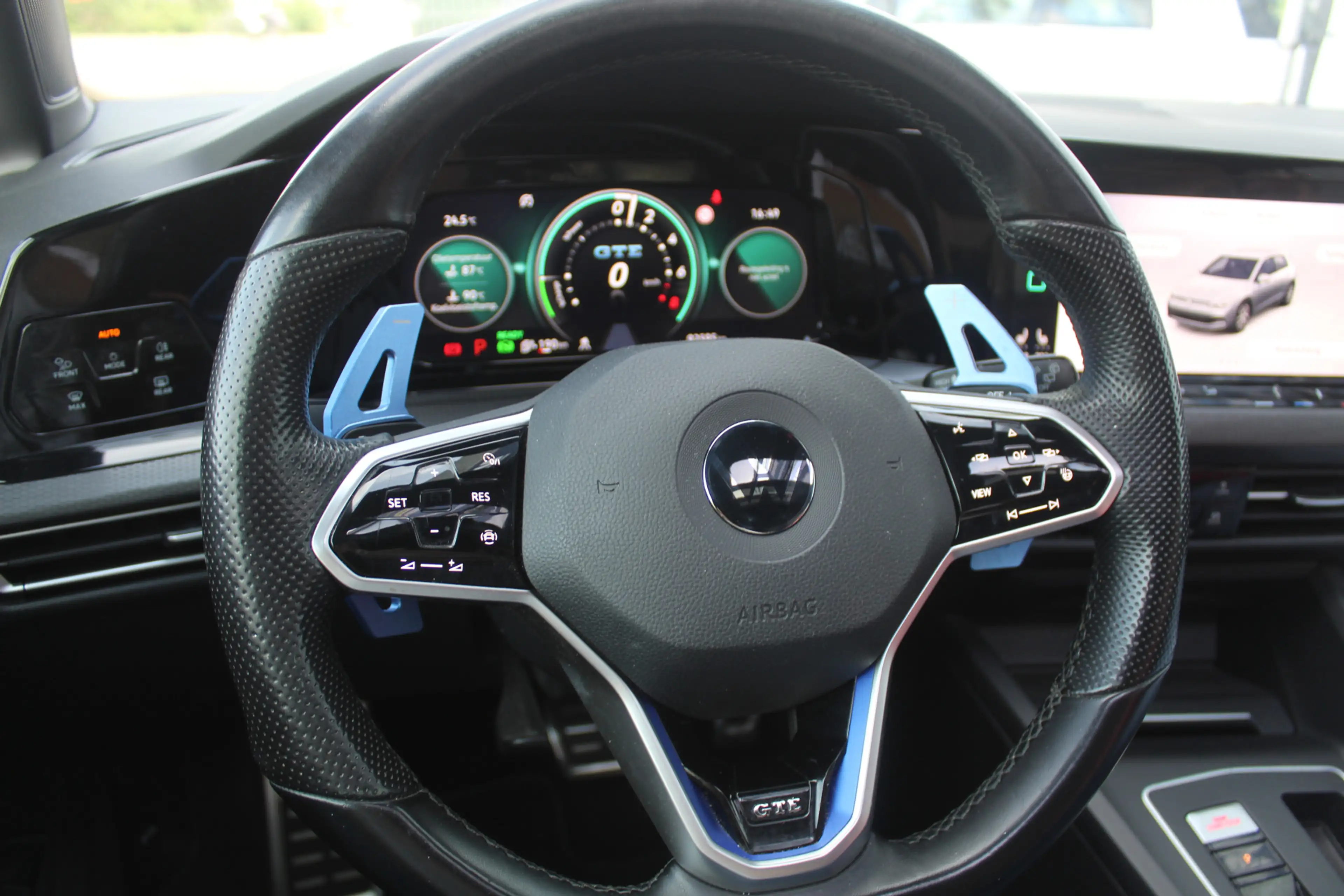 Volkswagen Golf GTE 1.4 eHybrid — photo 18