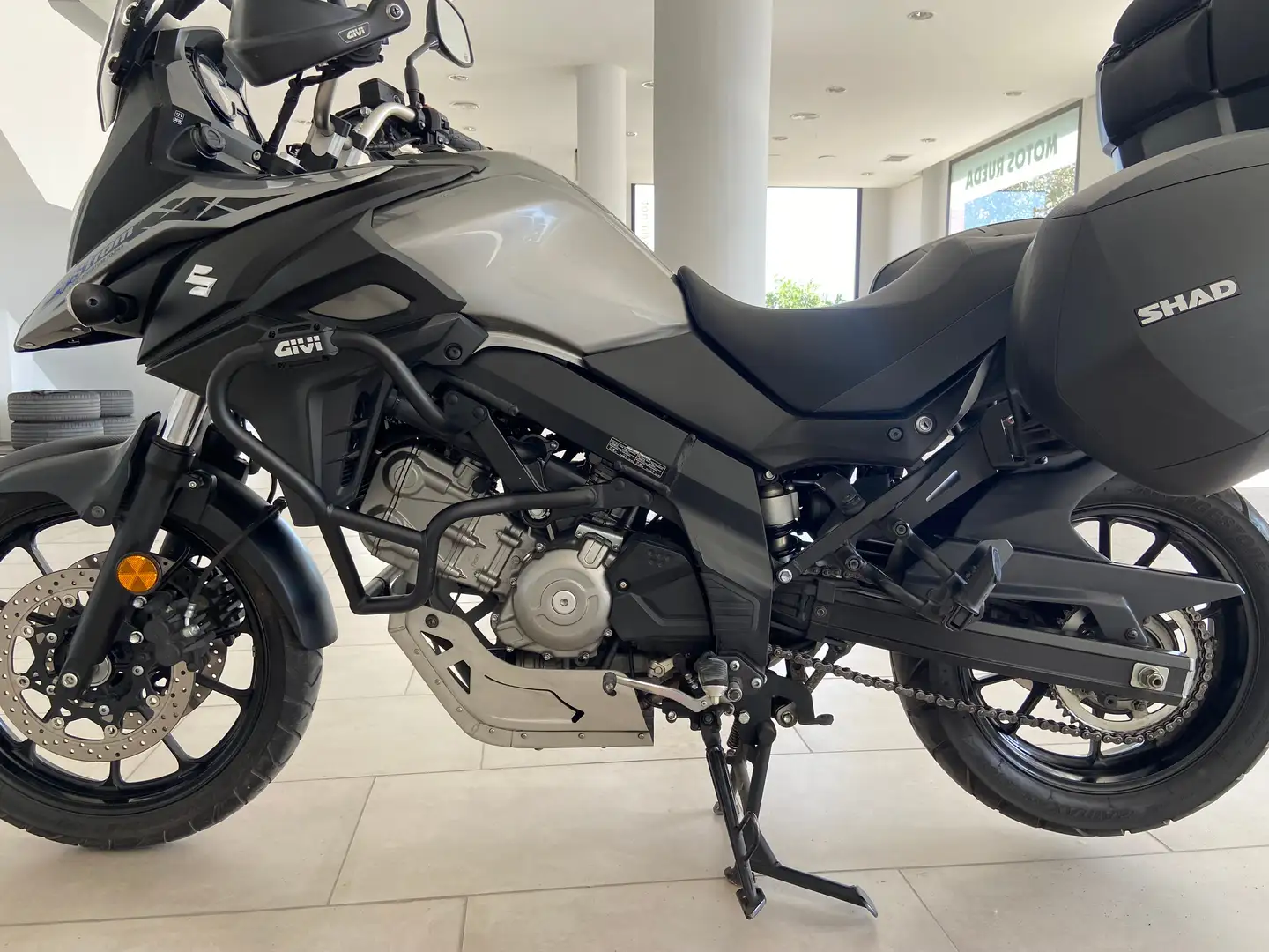Suzuki V-Strom 650 Gris - 2