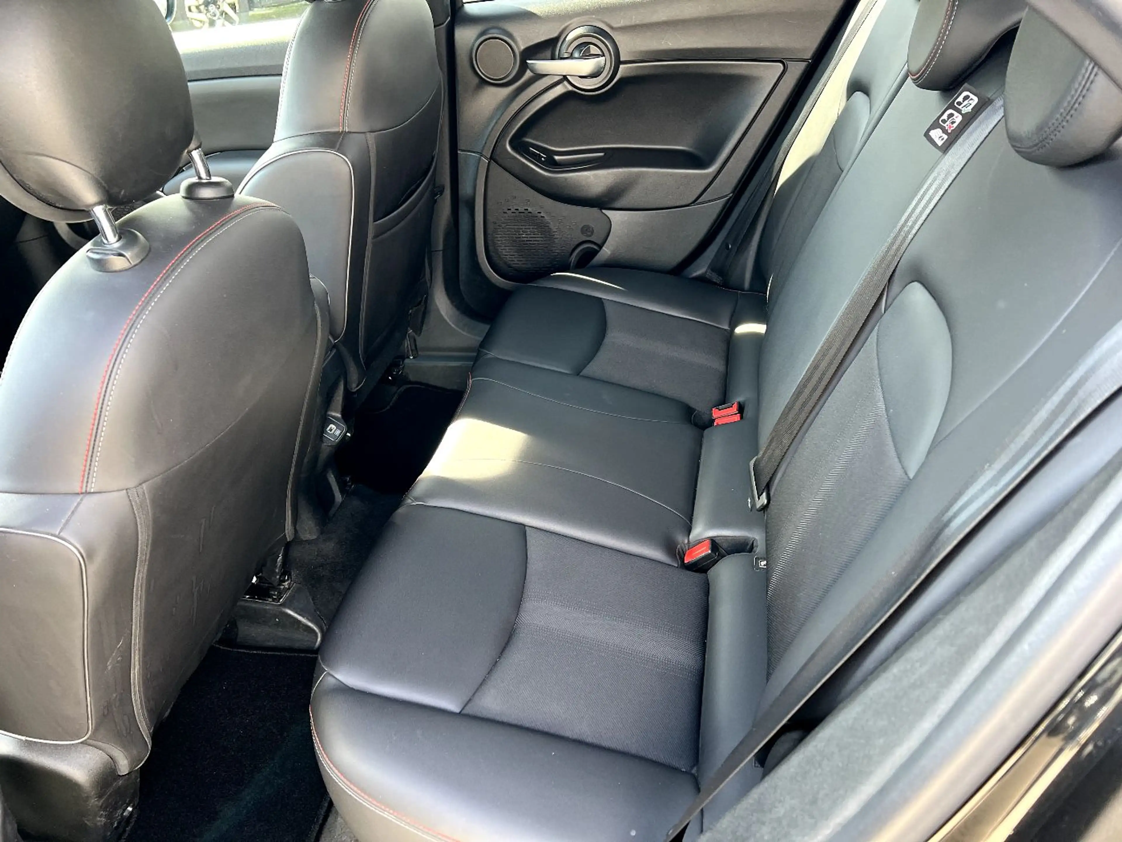 Fiat 500X Sport *LED Navi Leder Kamera DAB PDC AHK* — photo 12