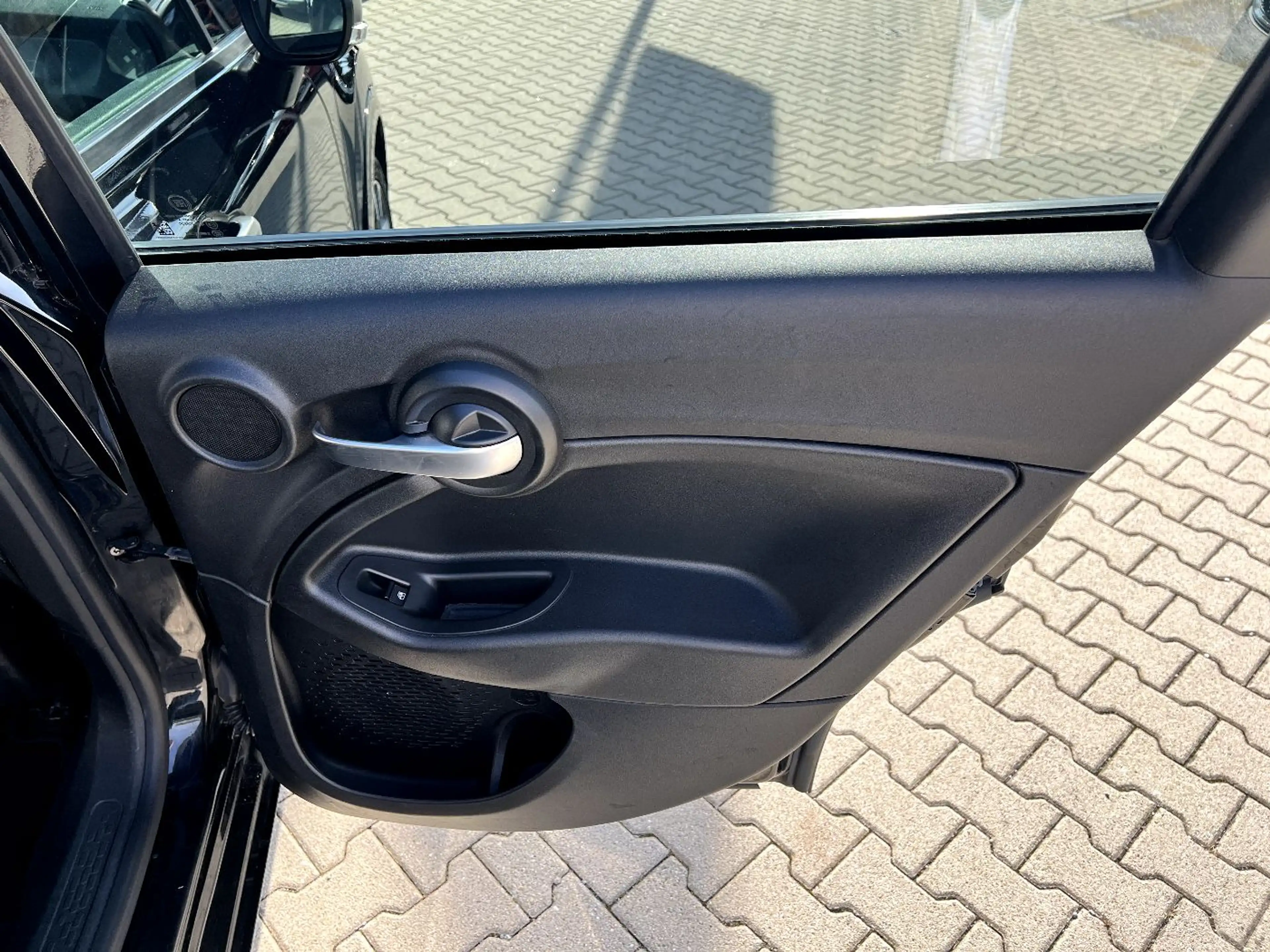 Fiat 500X Sport *LED Navi Leder Kamera DAB PDC AHK* — photo 14