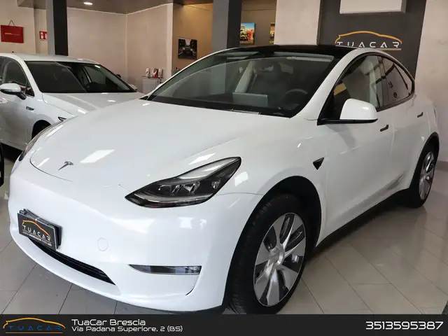 Tesla Model Y -- Maximum Range / Premium