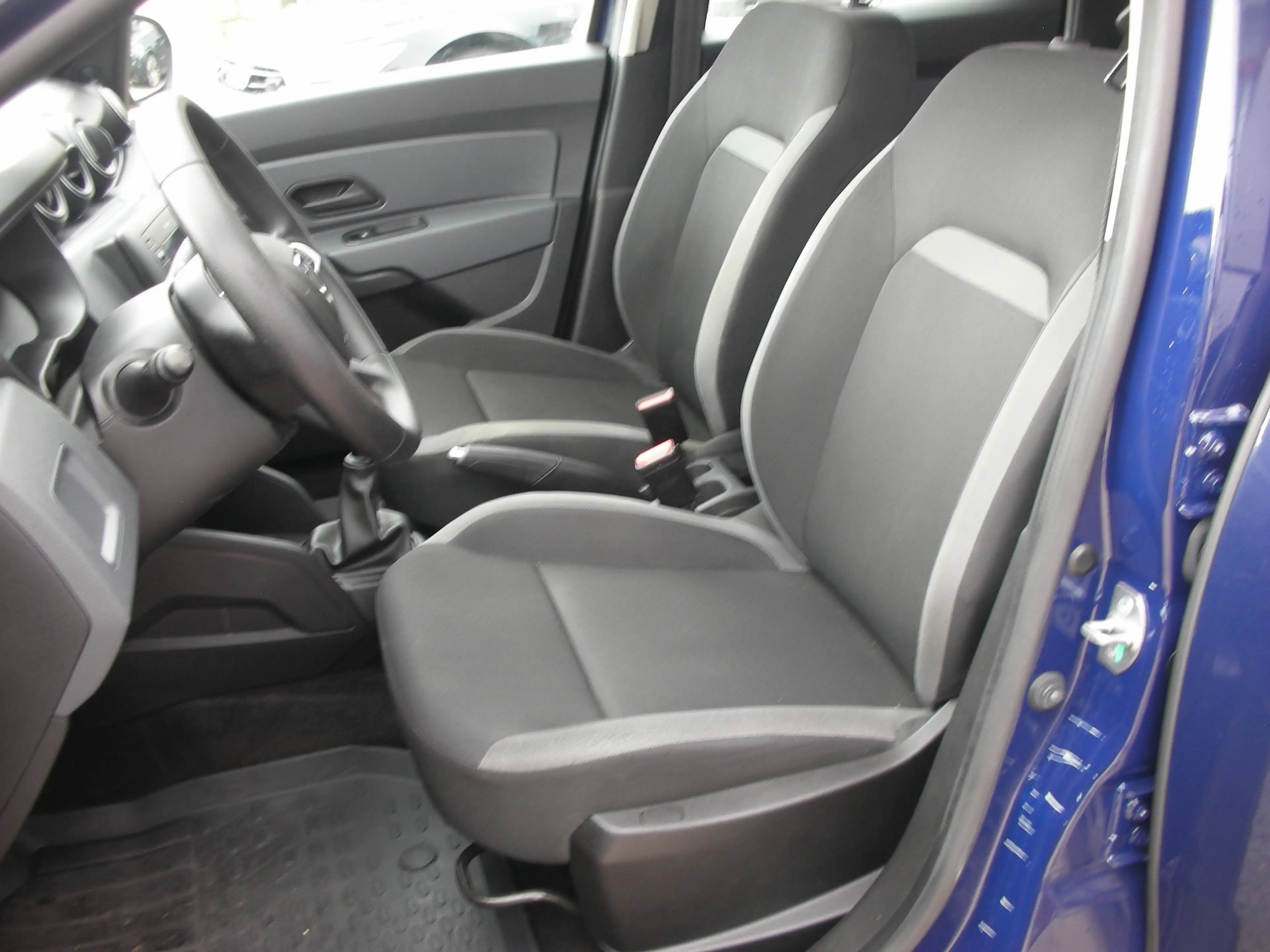Dacia Duster Essential — photo 9