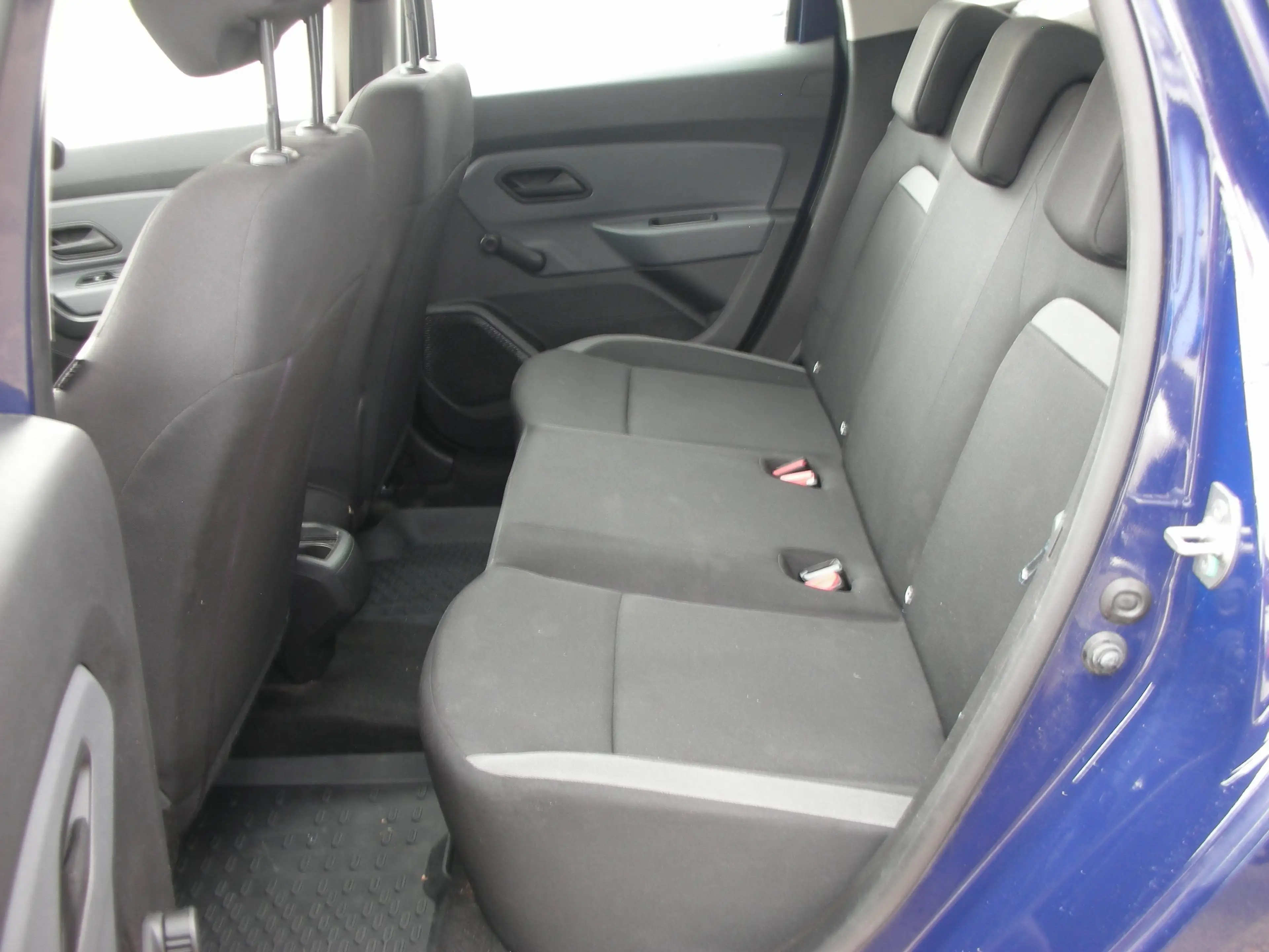 Dacia Duster Essential — photo 11