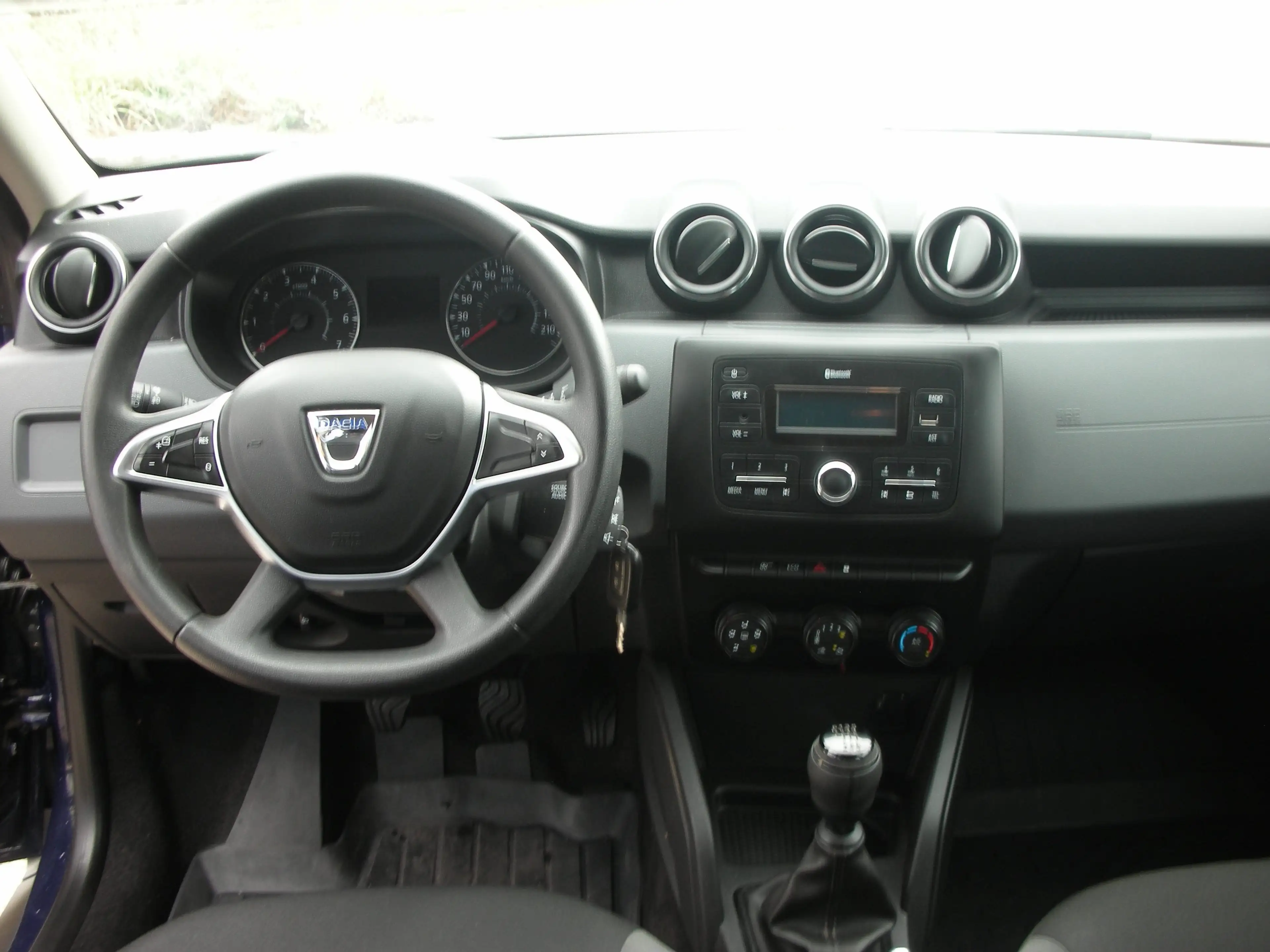 Dacia Duster Essential — photo 8