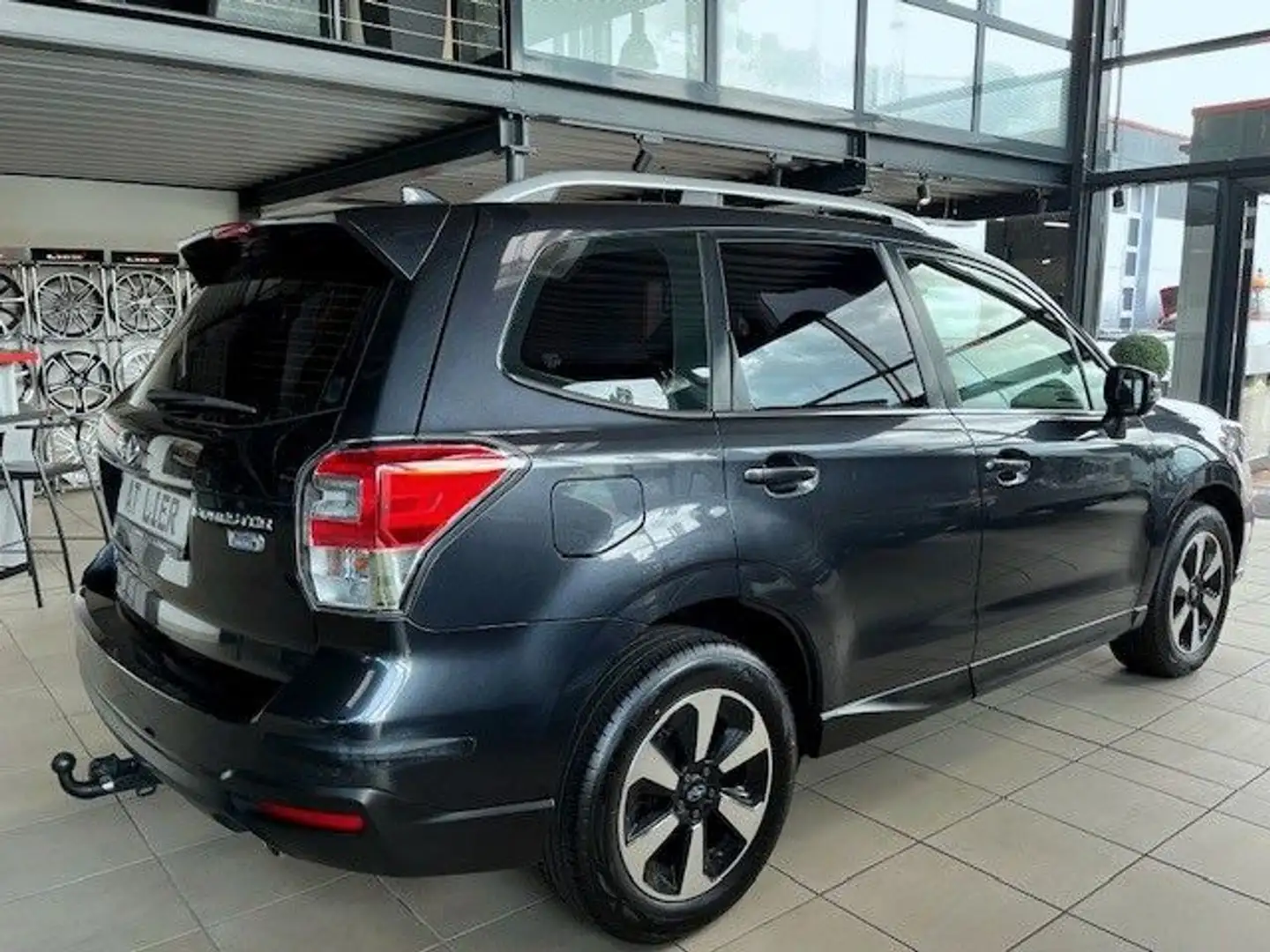 Subaru Forester 2,0 Exclusive Automatik Grau - 2