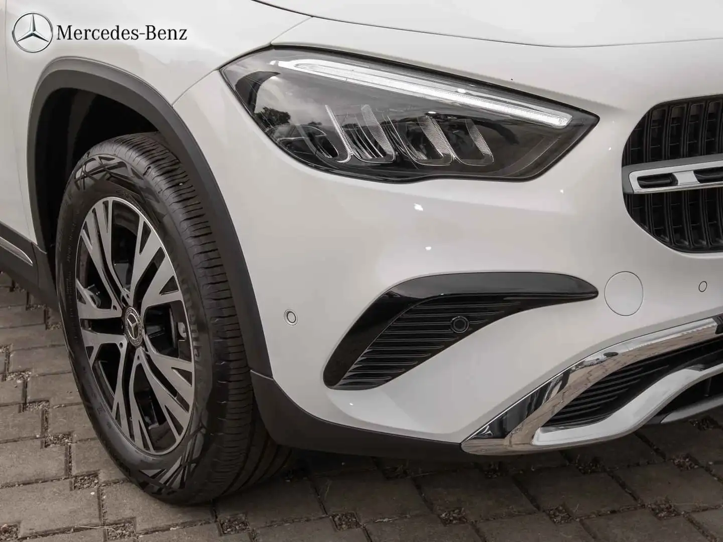 Mercedes-Benz GLA 200 d Progressive RüKam+LED+Tempomat+18 Wit - 2