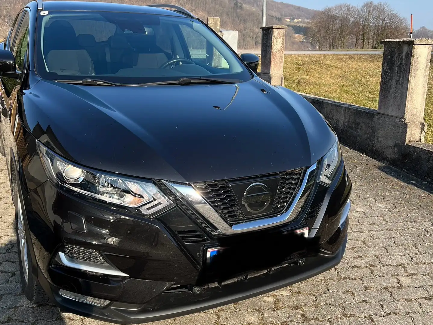 Nissan Qashqai 1,6 dCi N-Connecta *Glasdach*  360 * Kamera* Schwarz - 1