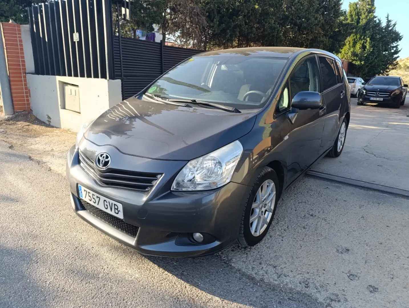 Toyota Verso 1.8 Advance MultiDrive S Gris - 1