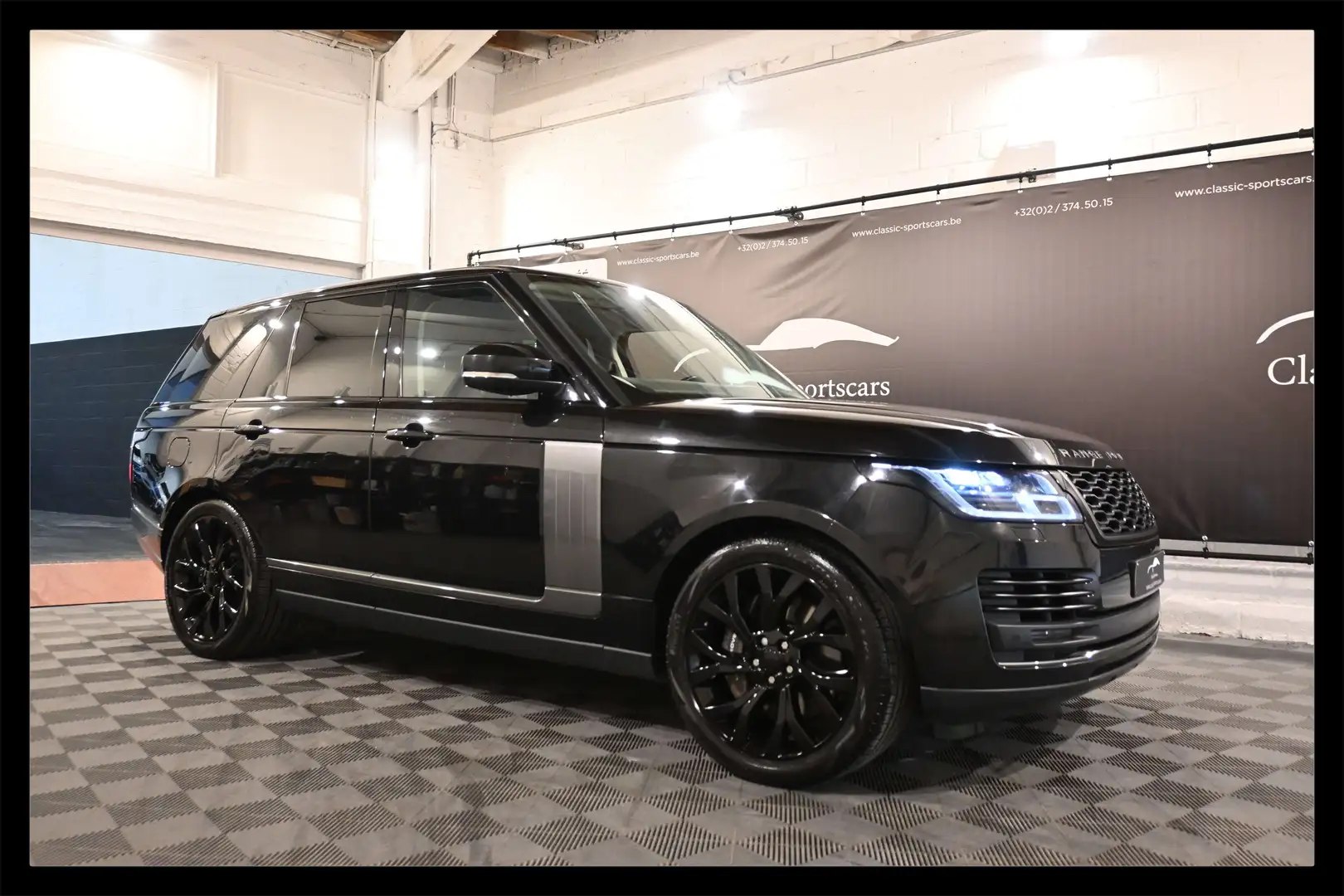 Land Rover Range Rover VOGUE P400 HYBRID / BLACK EDITION / CAMERAS 360 Černá - 1