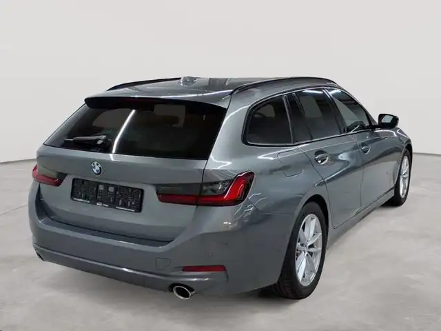 BMW 3 Series view 4