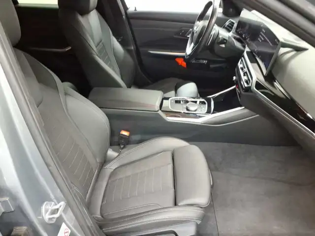 BMW 3 Series view 8