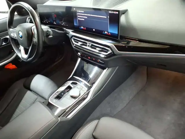 BMW 3 Series view 9